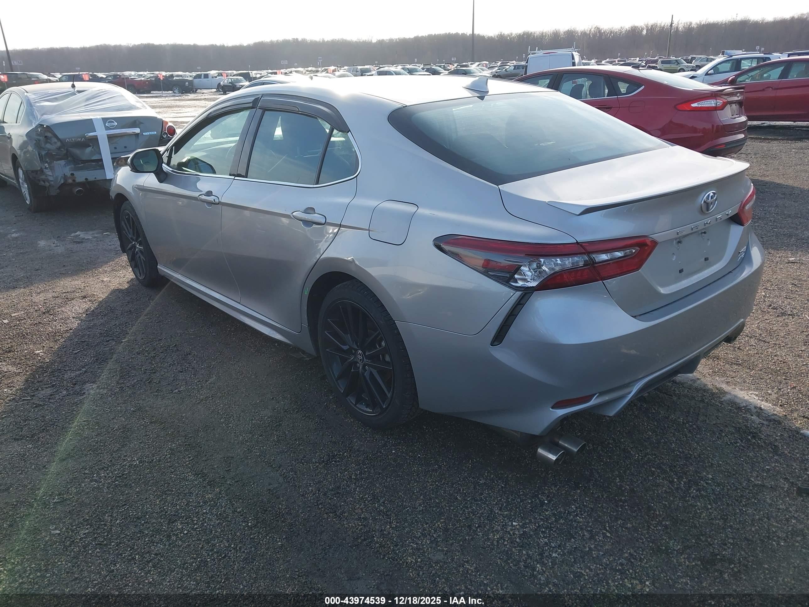 TOYOTA CAMRY image 3