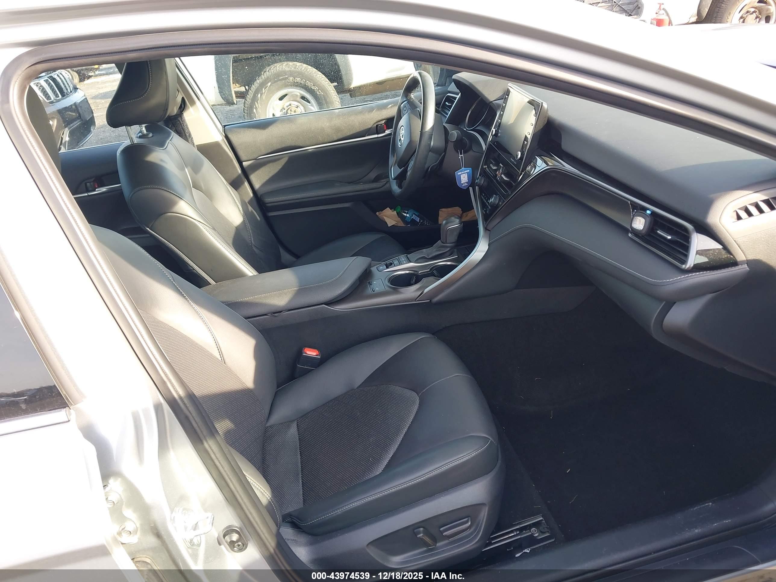 TOYOTA CAMRY image 5