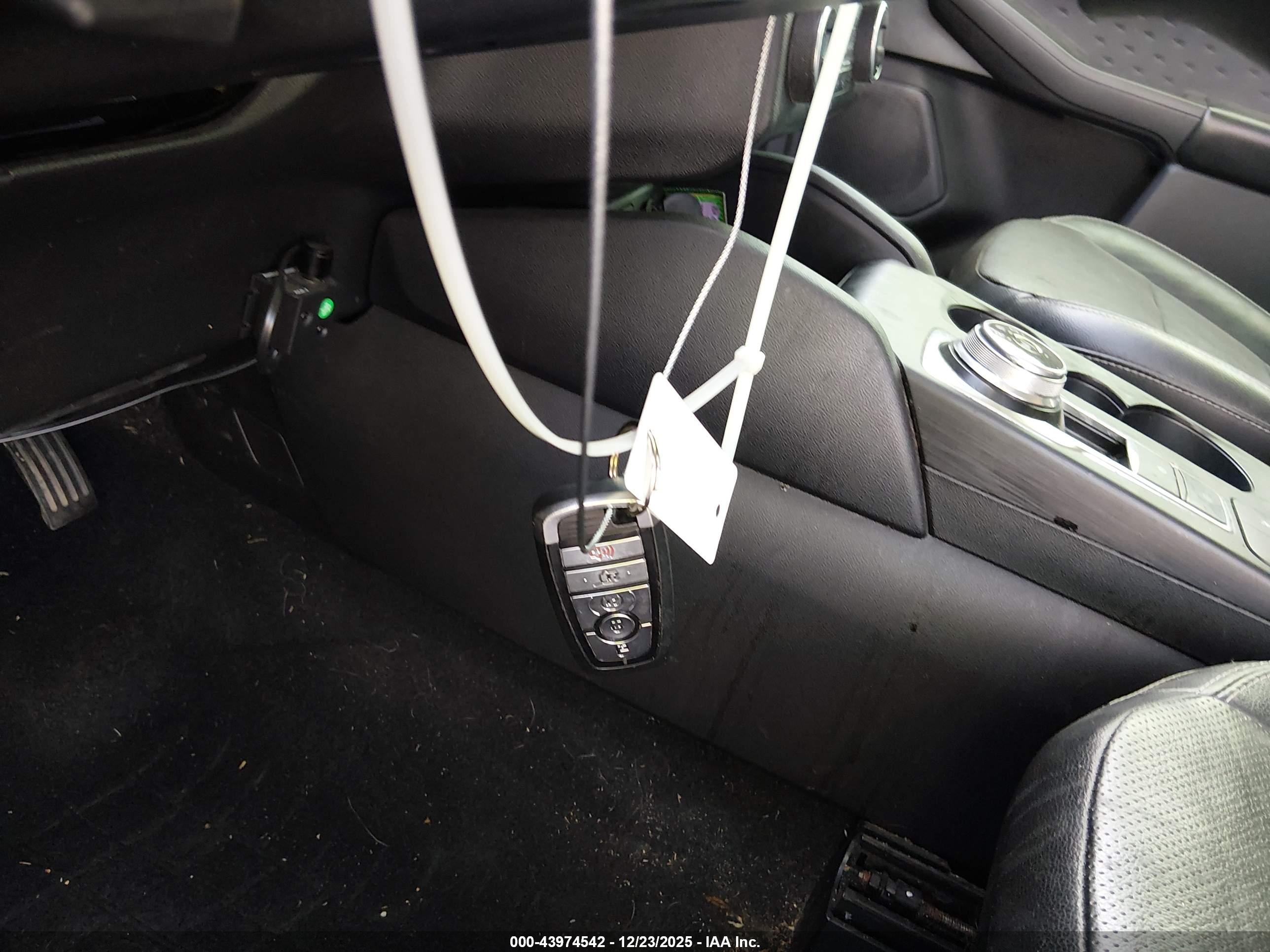 FORD ESCAPE image 11