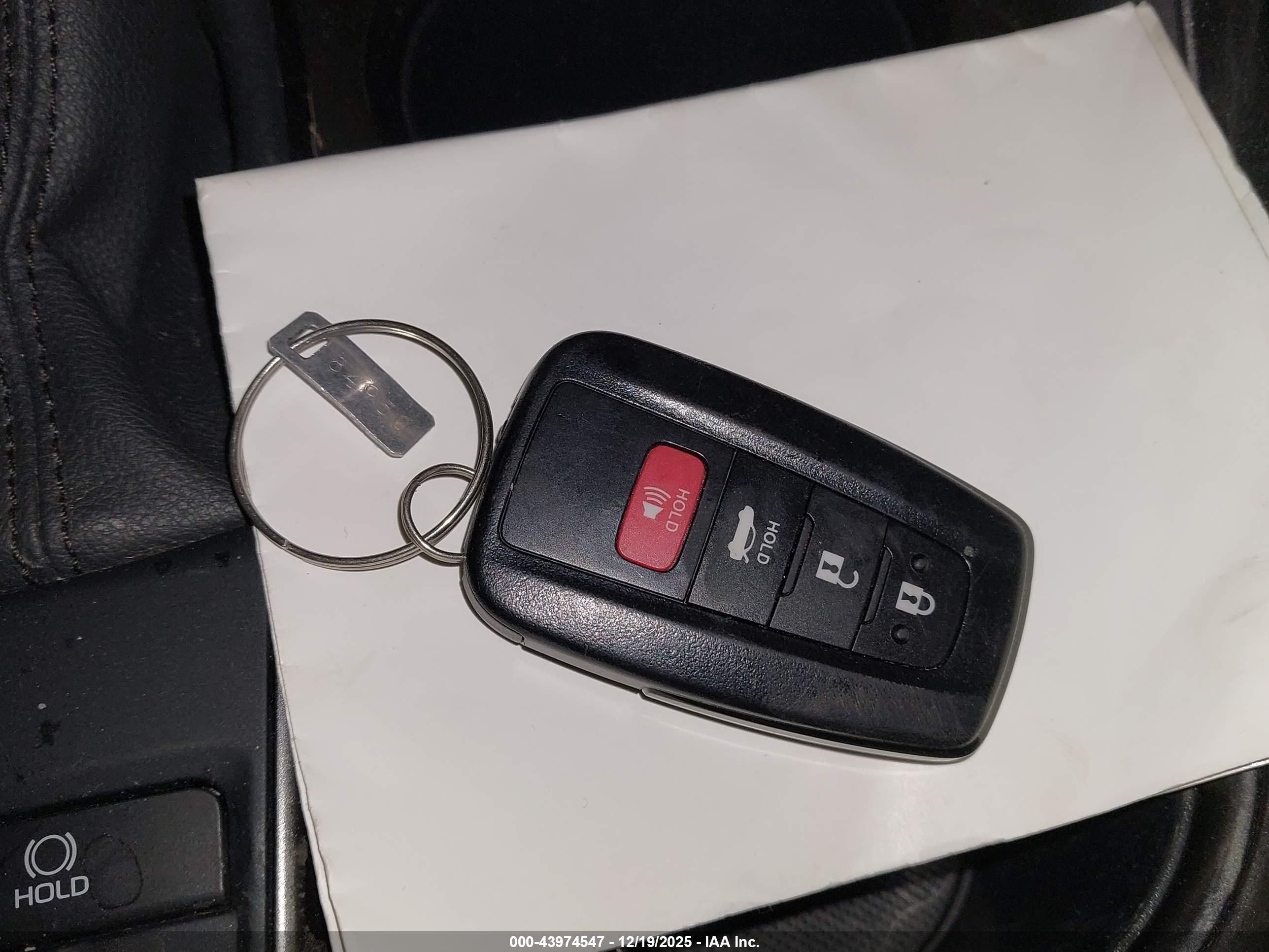TOYOTA CAMRY image 11