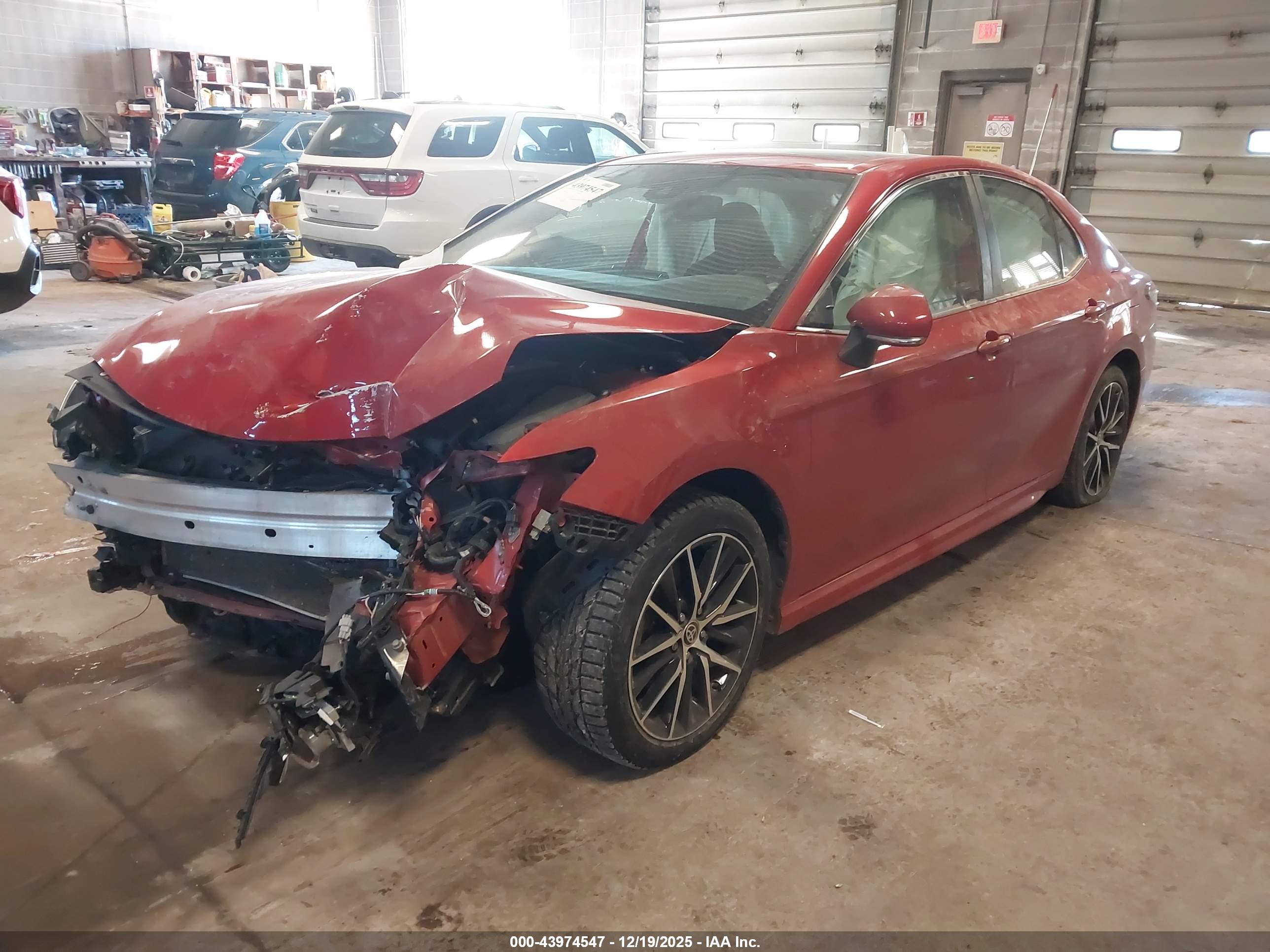TOYOTA CAMRY image 2