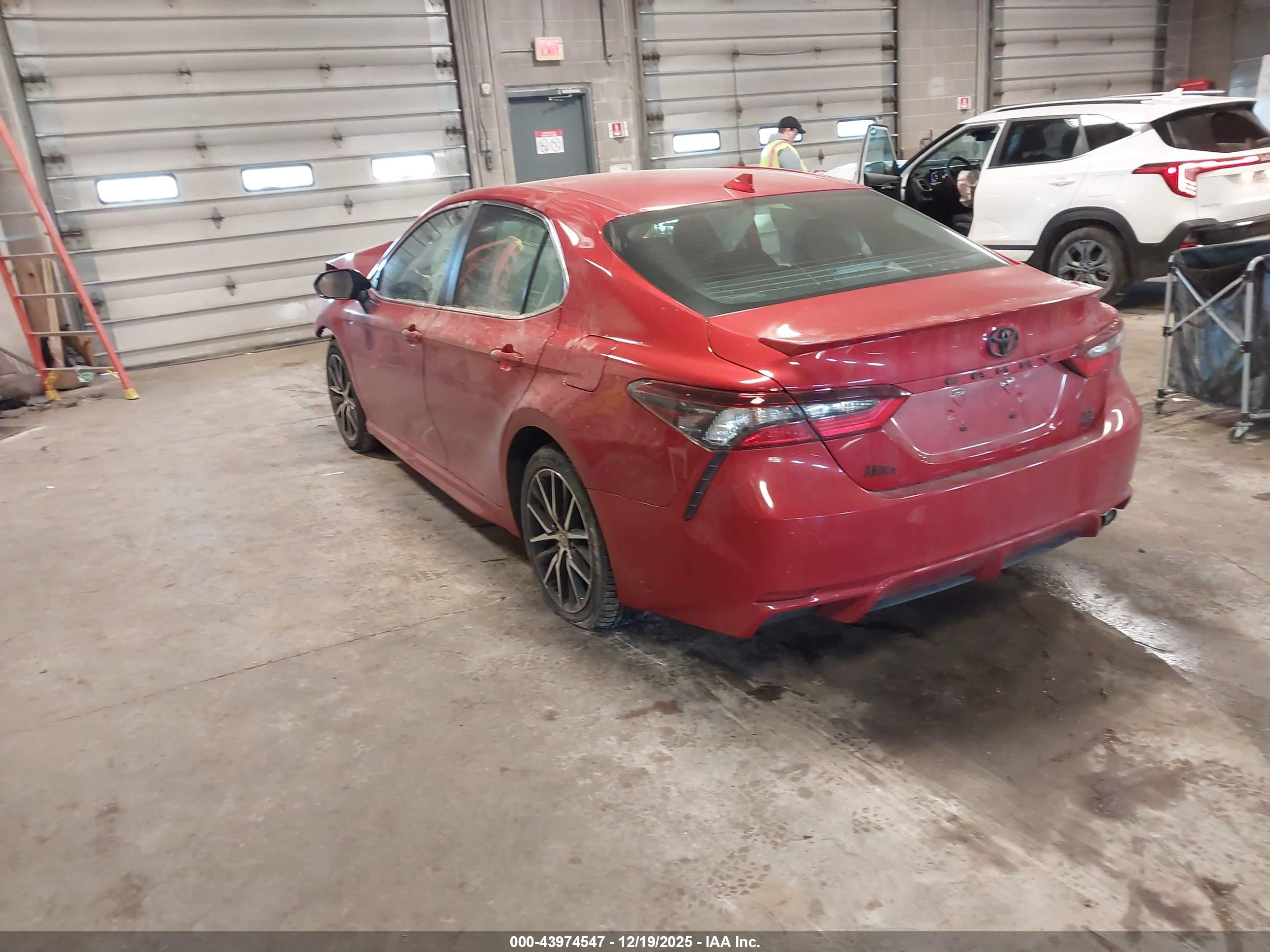 TOYOTA CAMRY image 3