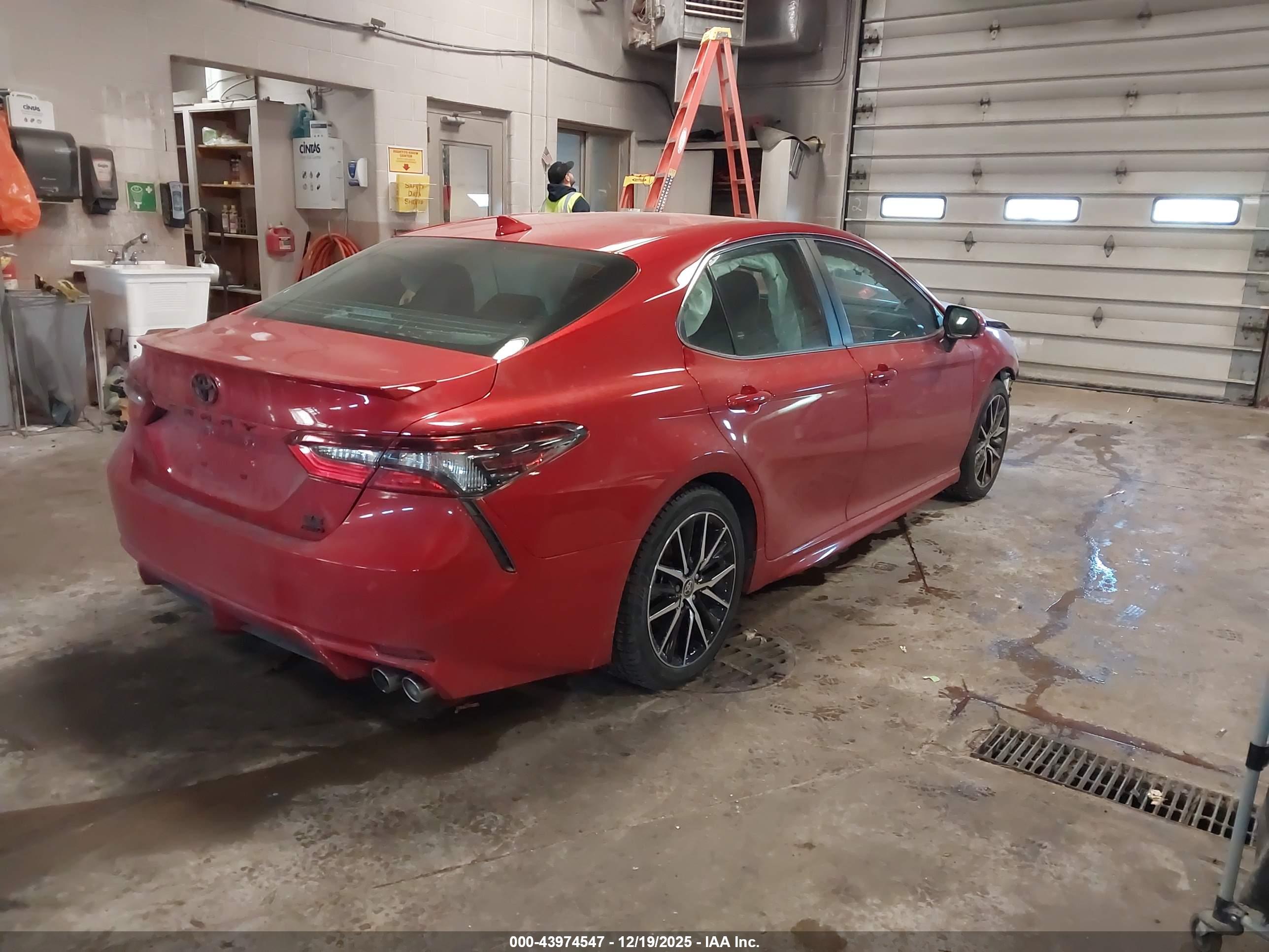 TOYOTA CAMRY image 4