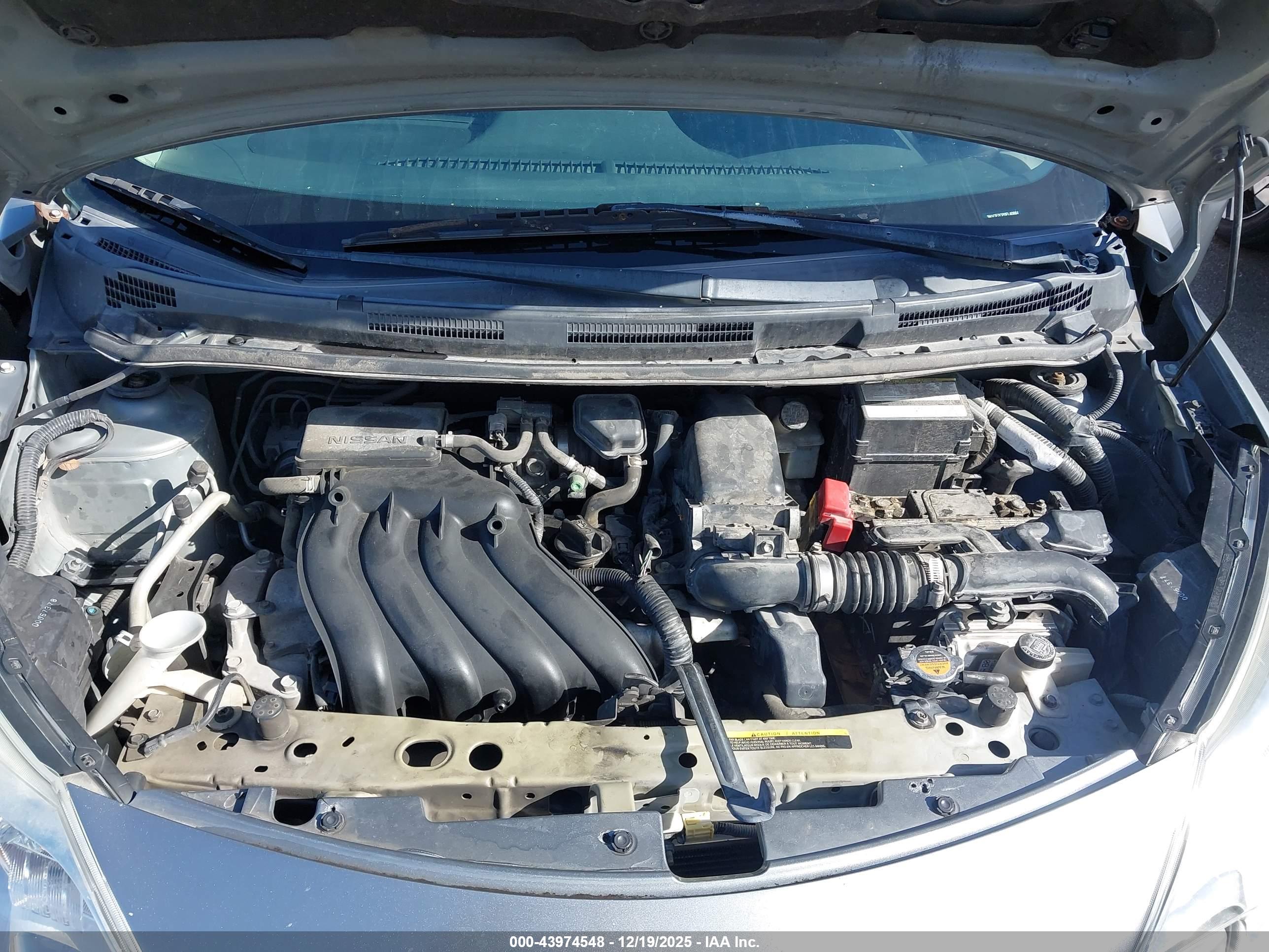 NISSAN VERSA image 10