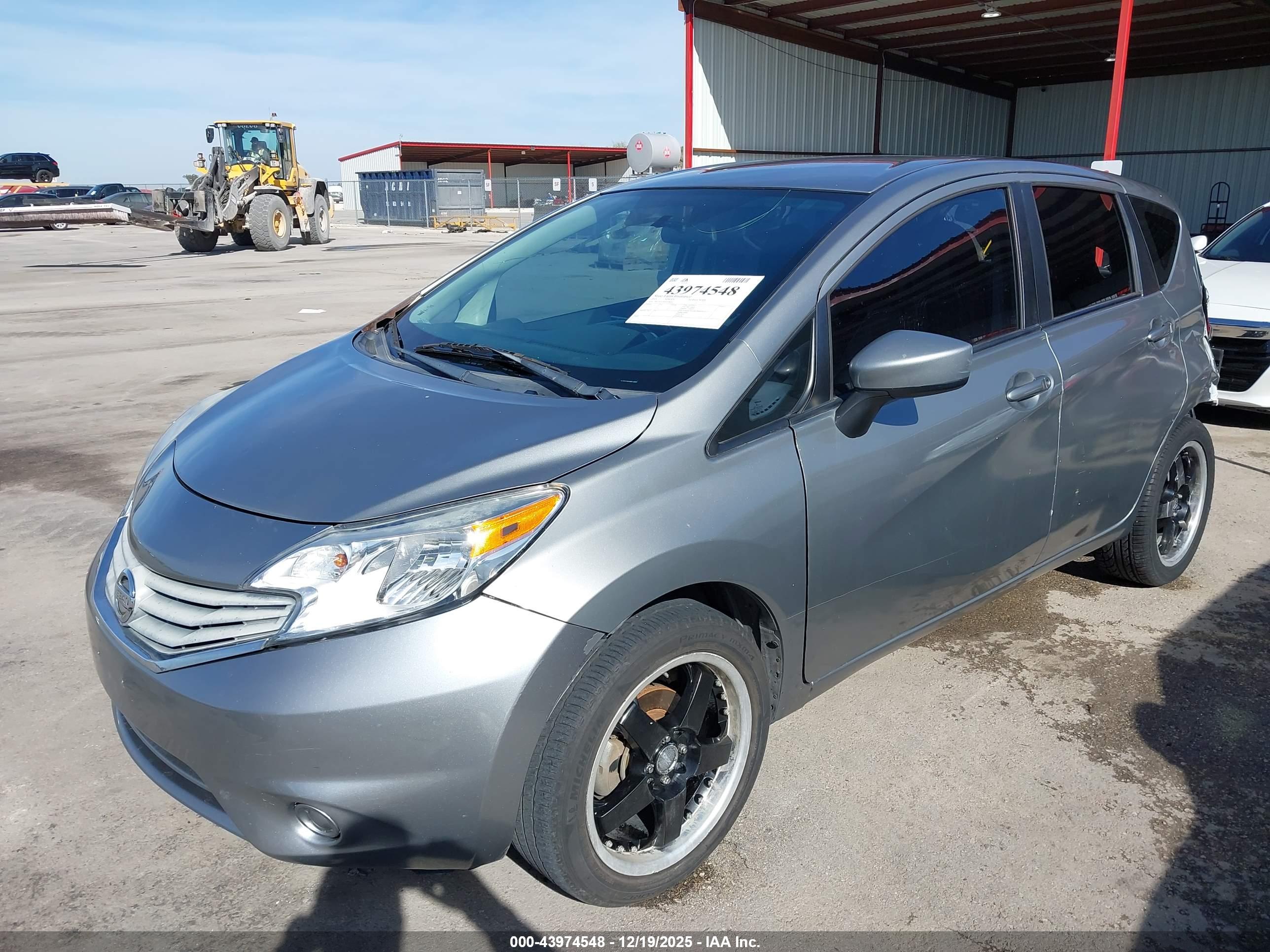 NISSAN VERSA image 2