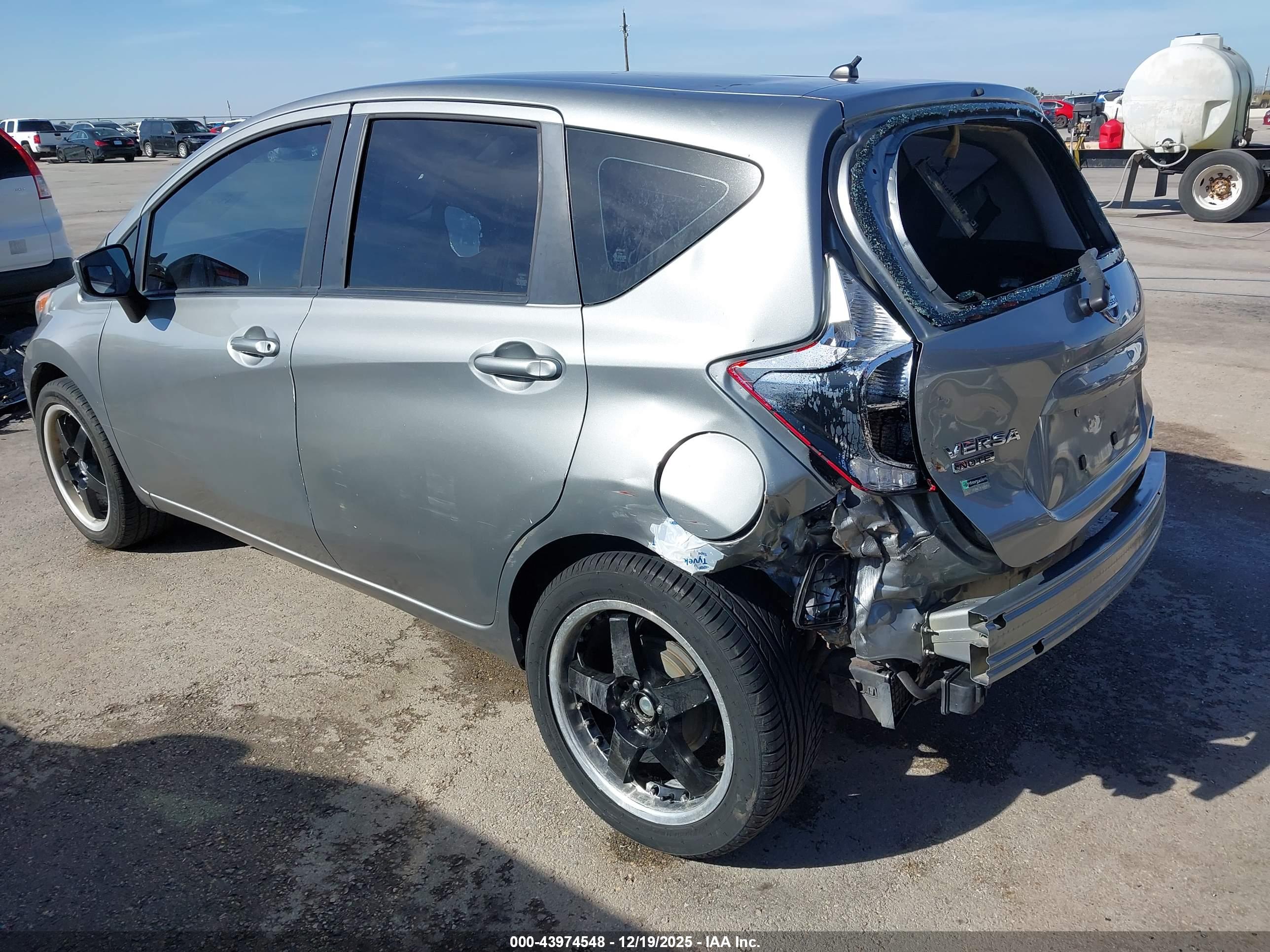 NISSAN VERSA image 3