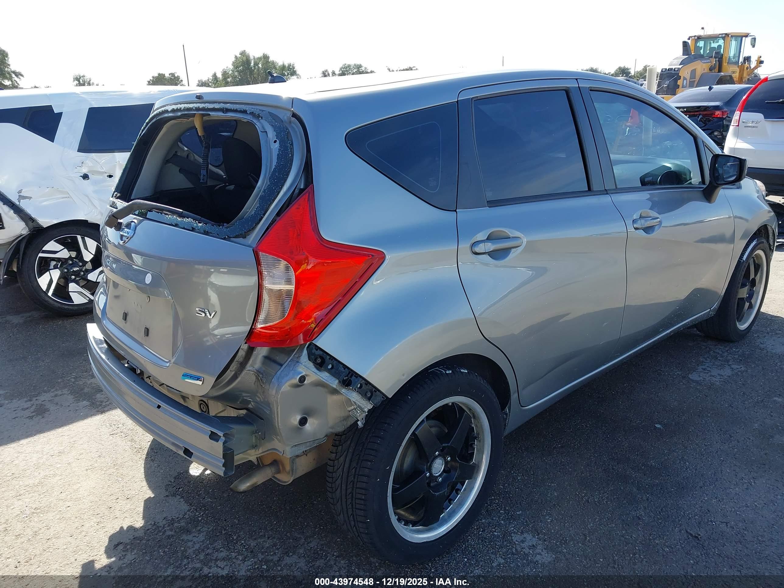 NISSAN VERSA image 4