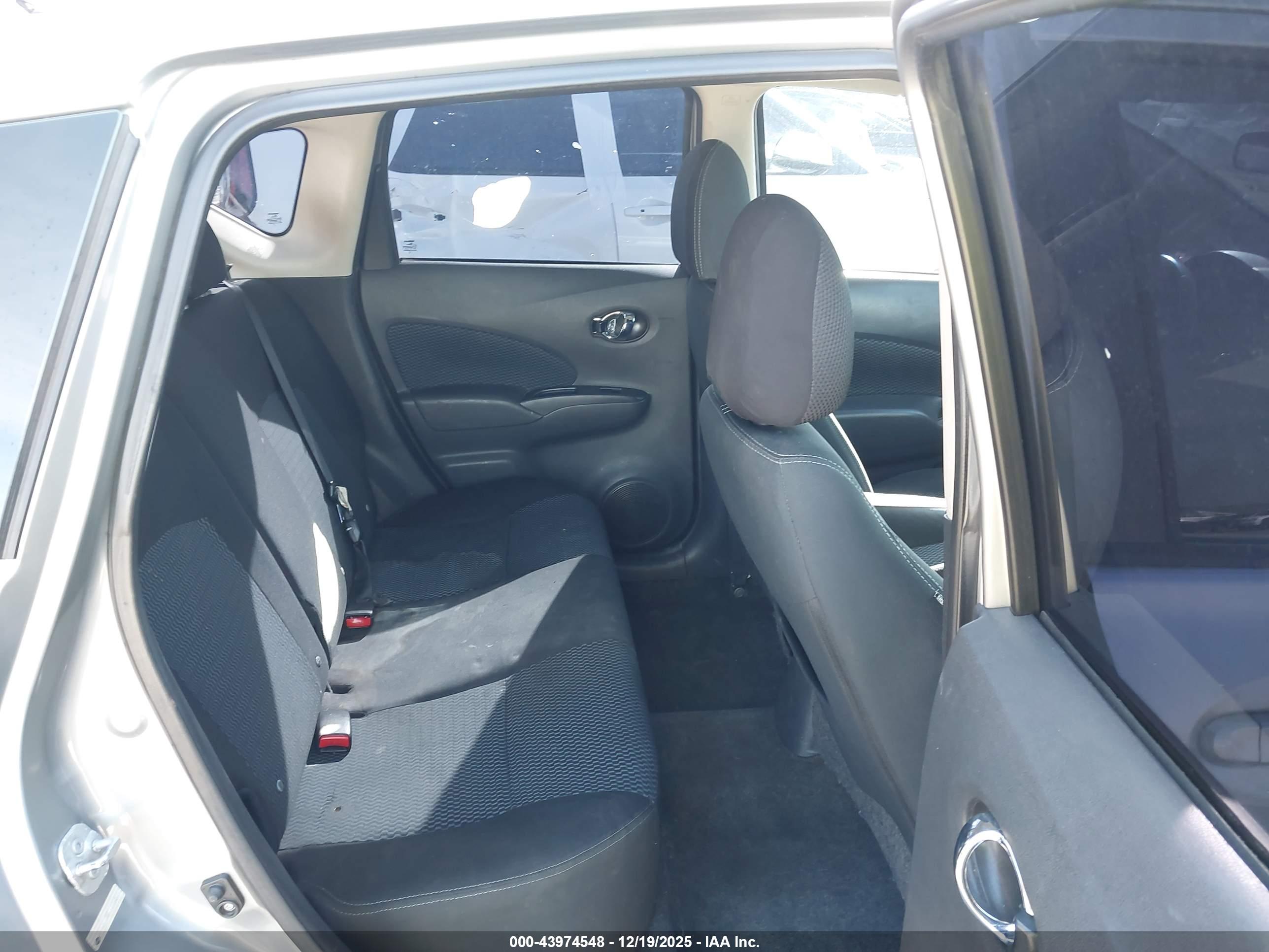 NISSAN VERSA image 8