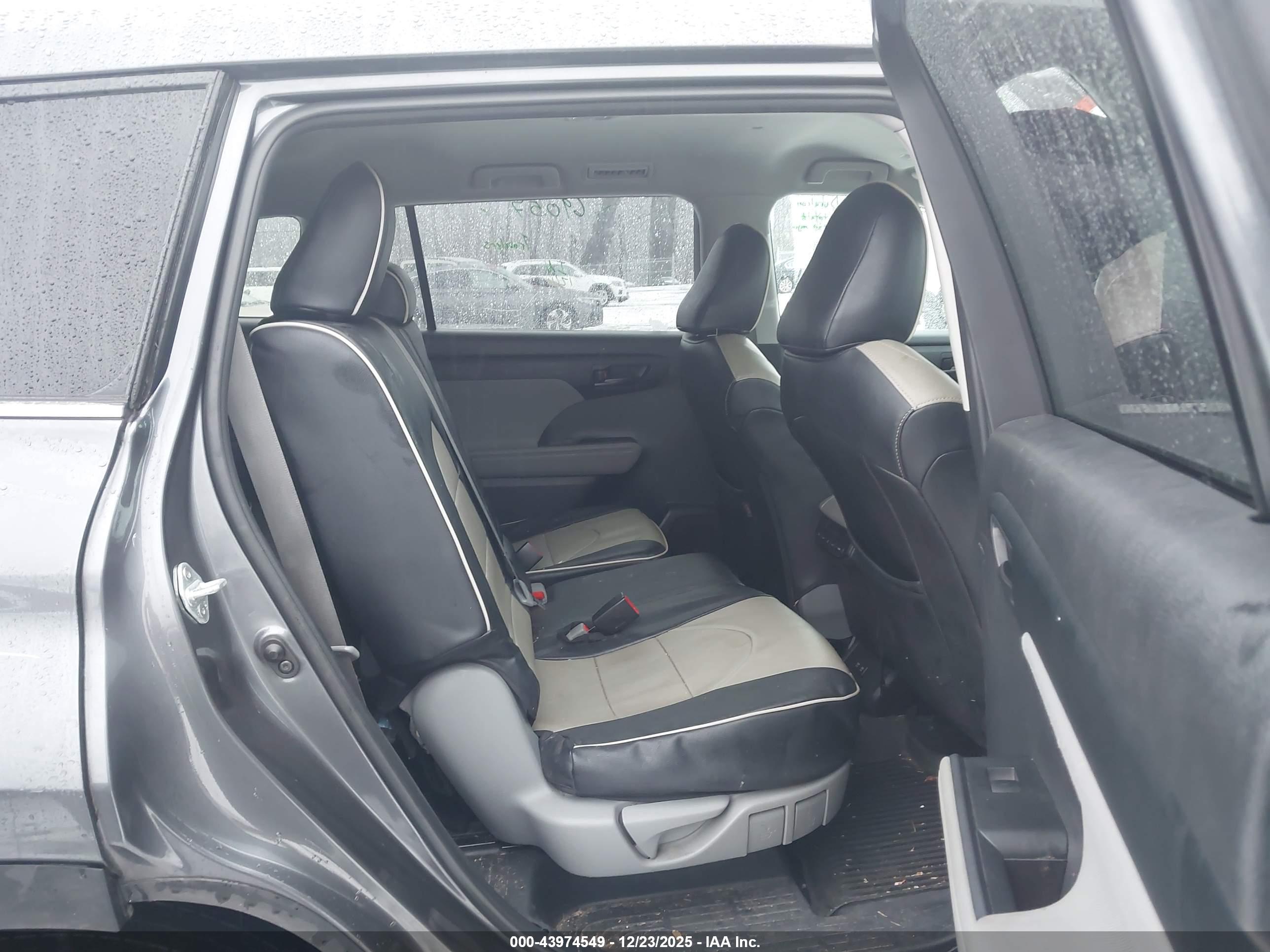 TOYOTA HIGHLANDER image 8