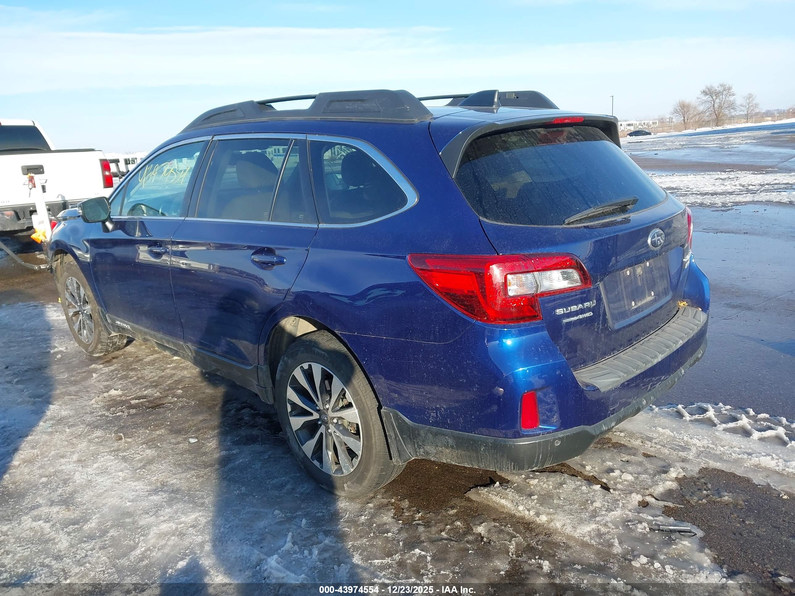SUBARU OUTBACK image 3