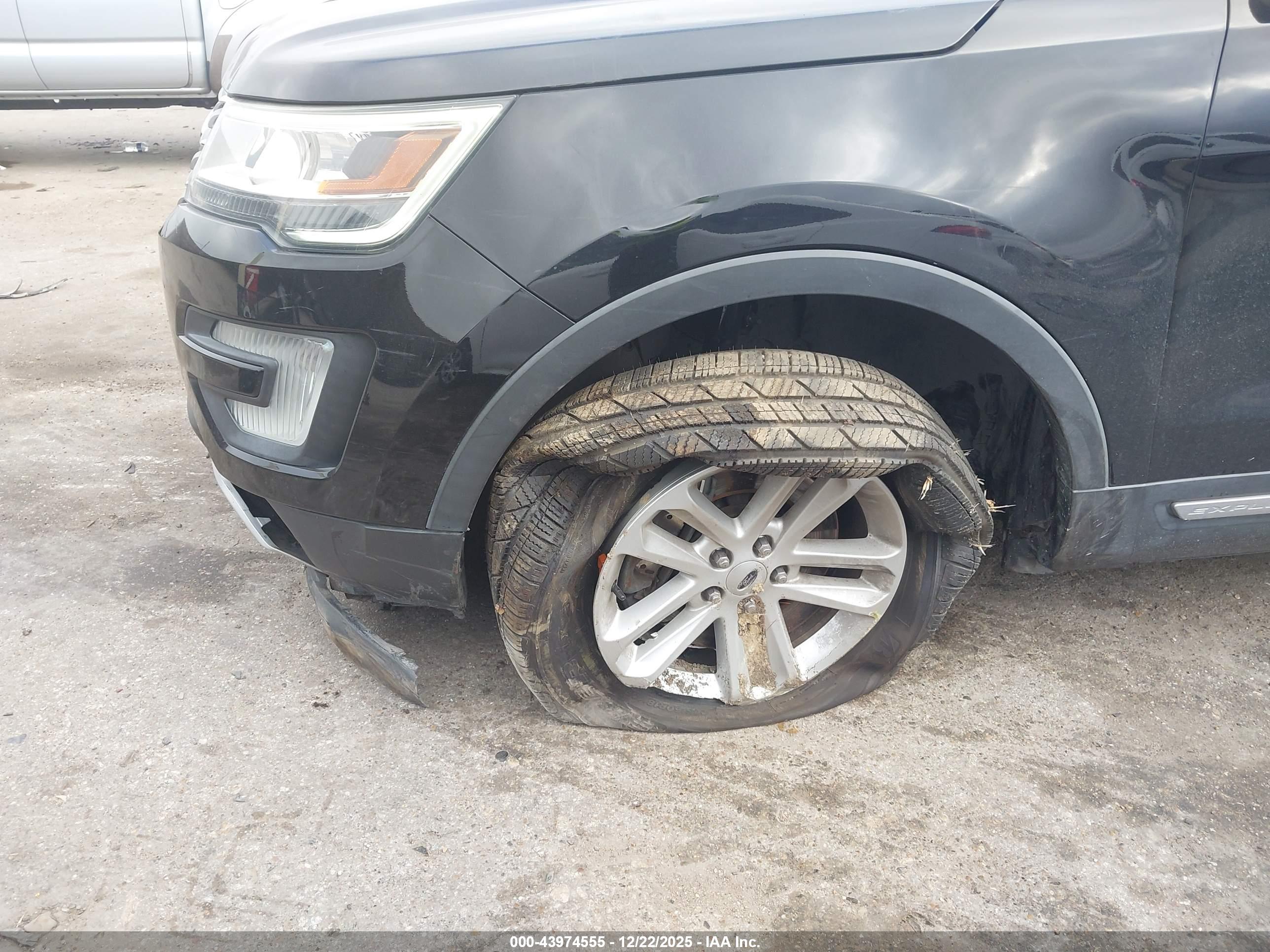 FORD EXPLORER image 6
