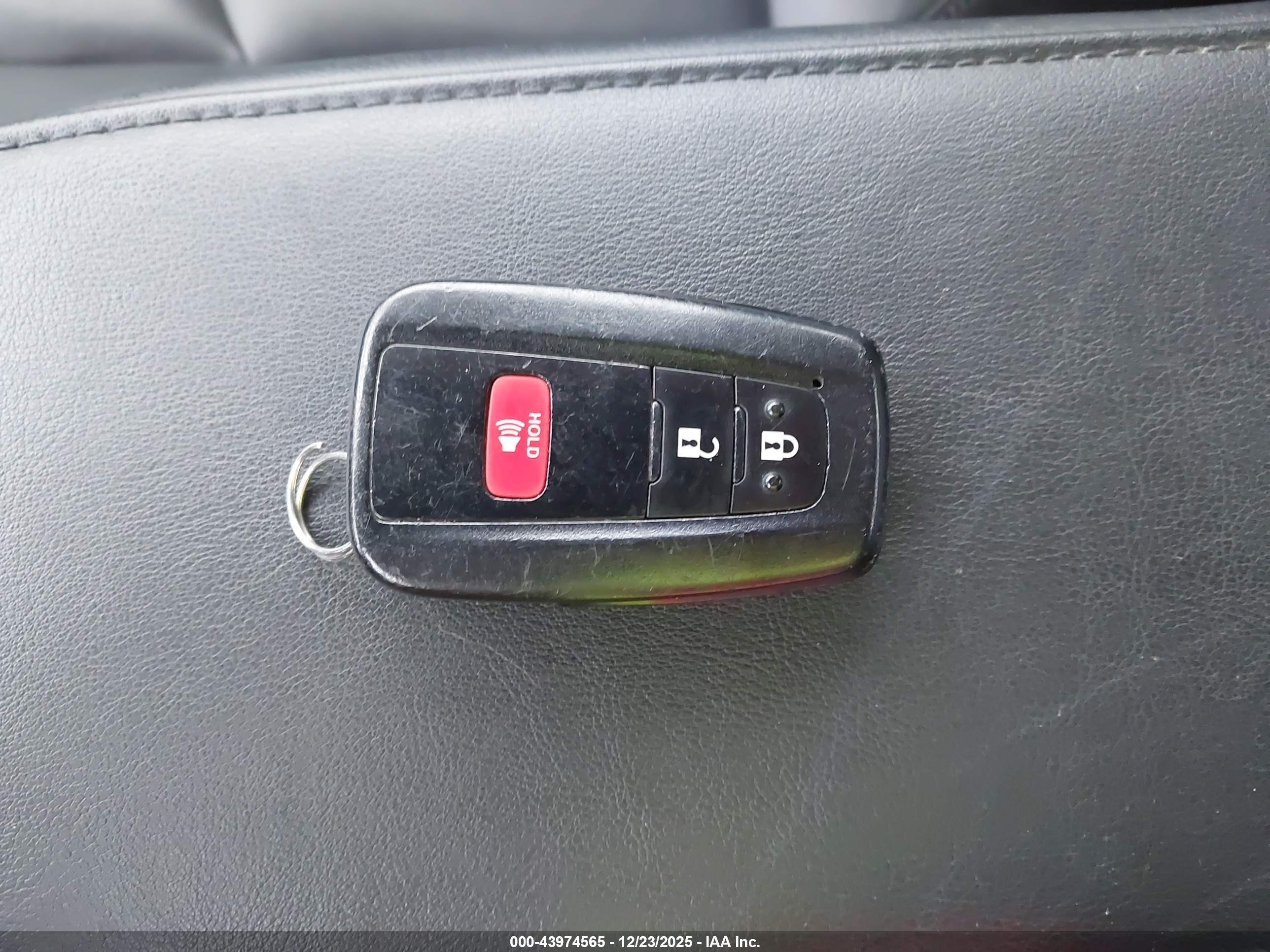 TOYOTA PRIUS image 11