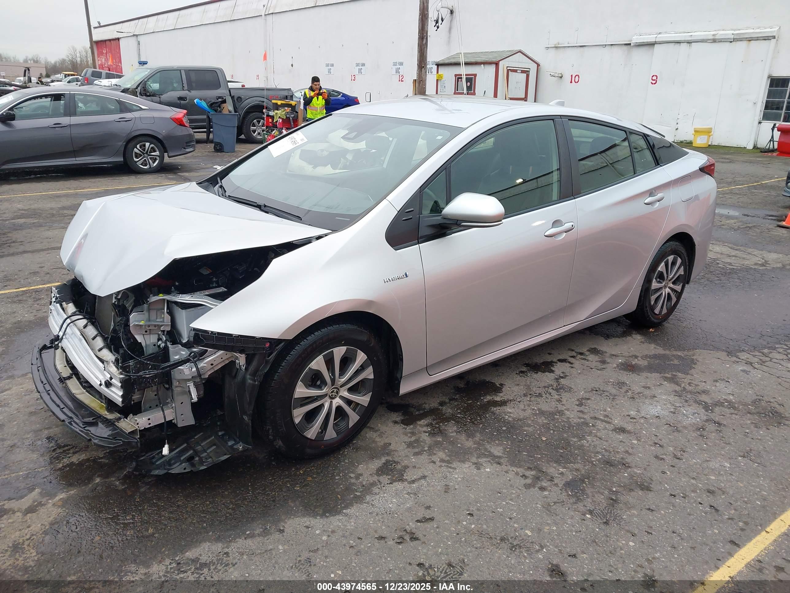 TOYOTA PRIUS image 2