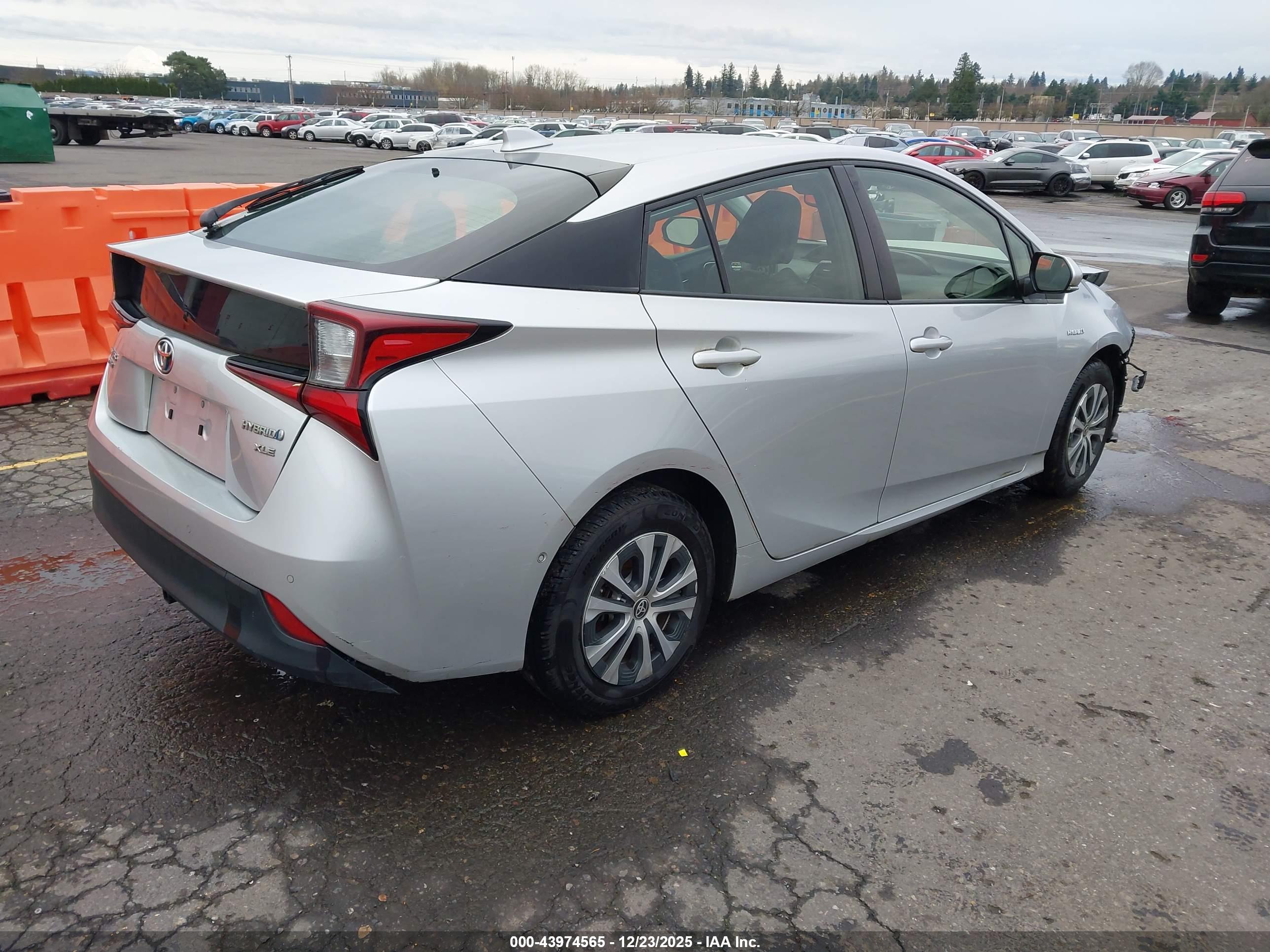 TOYOTA PRIUS image 4