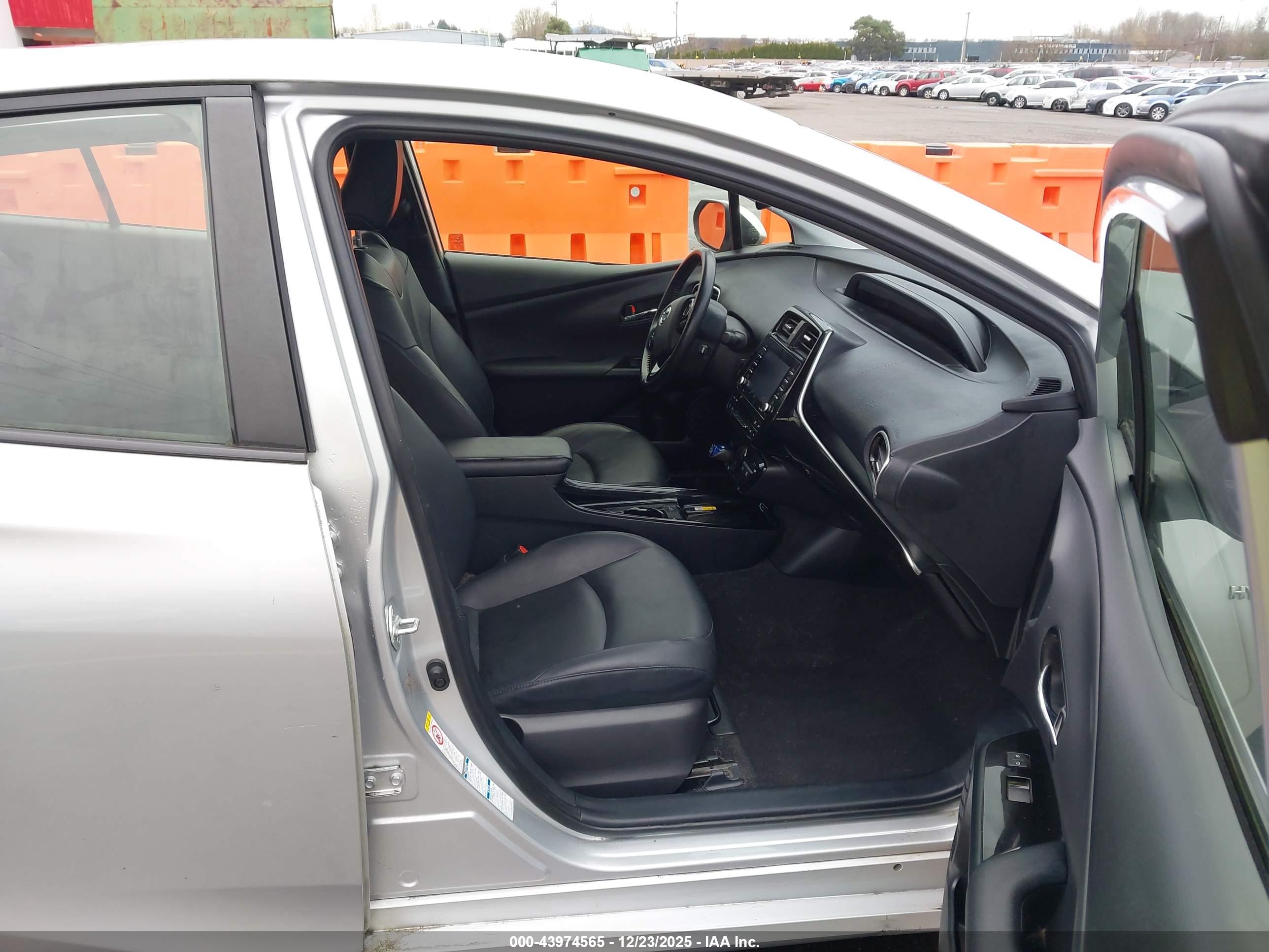 TOYOTA PRIUS image 5