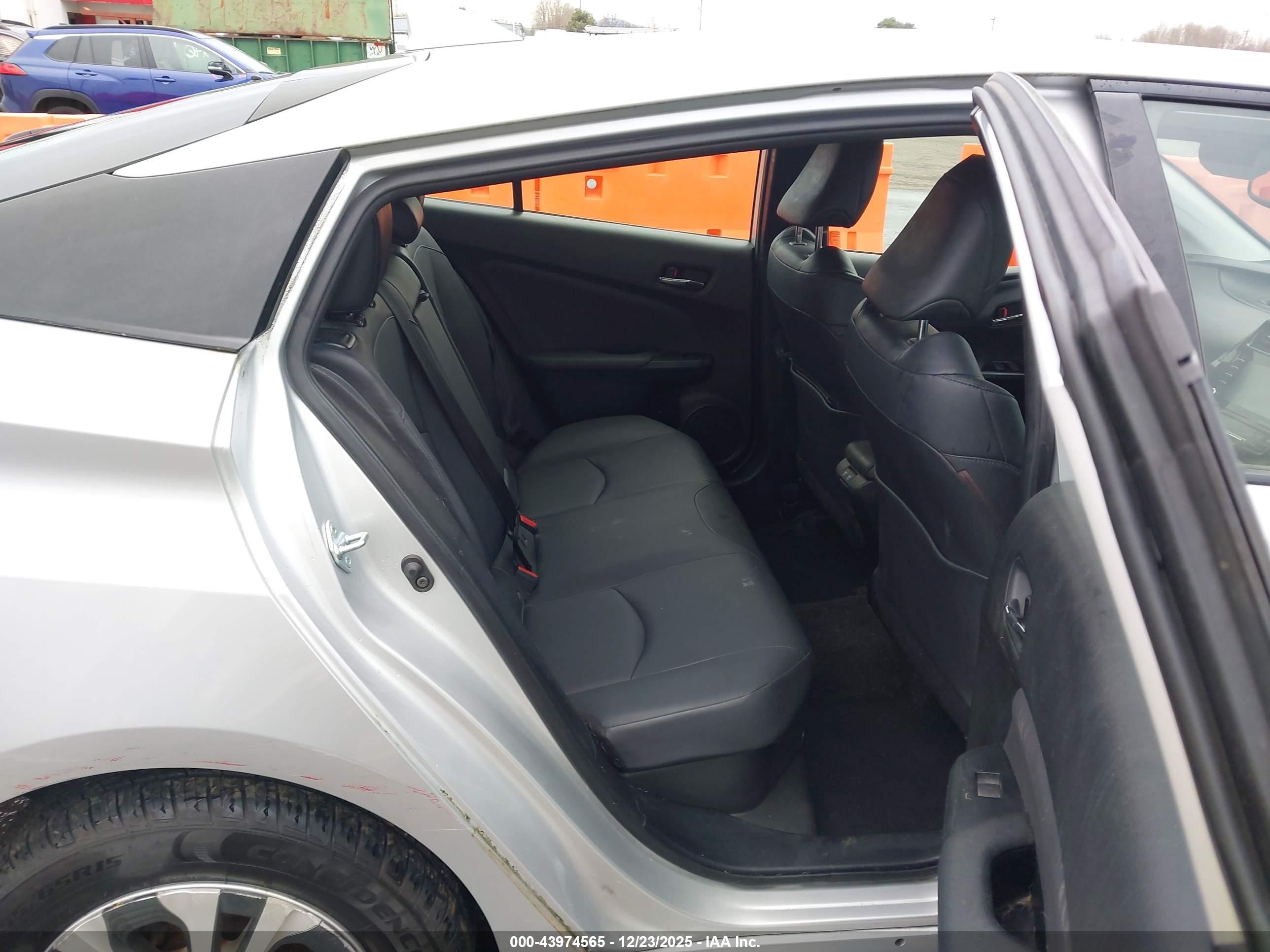 TOYOTA PRIUS image 8