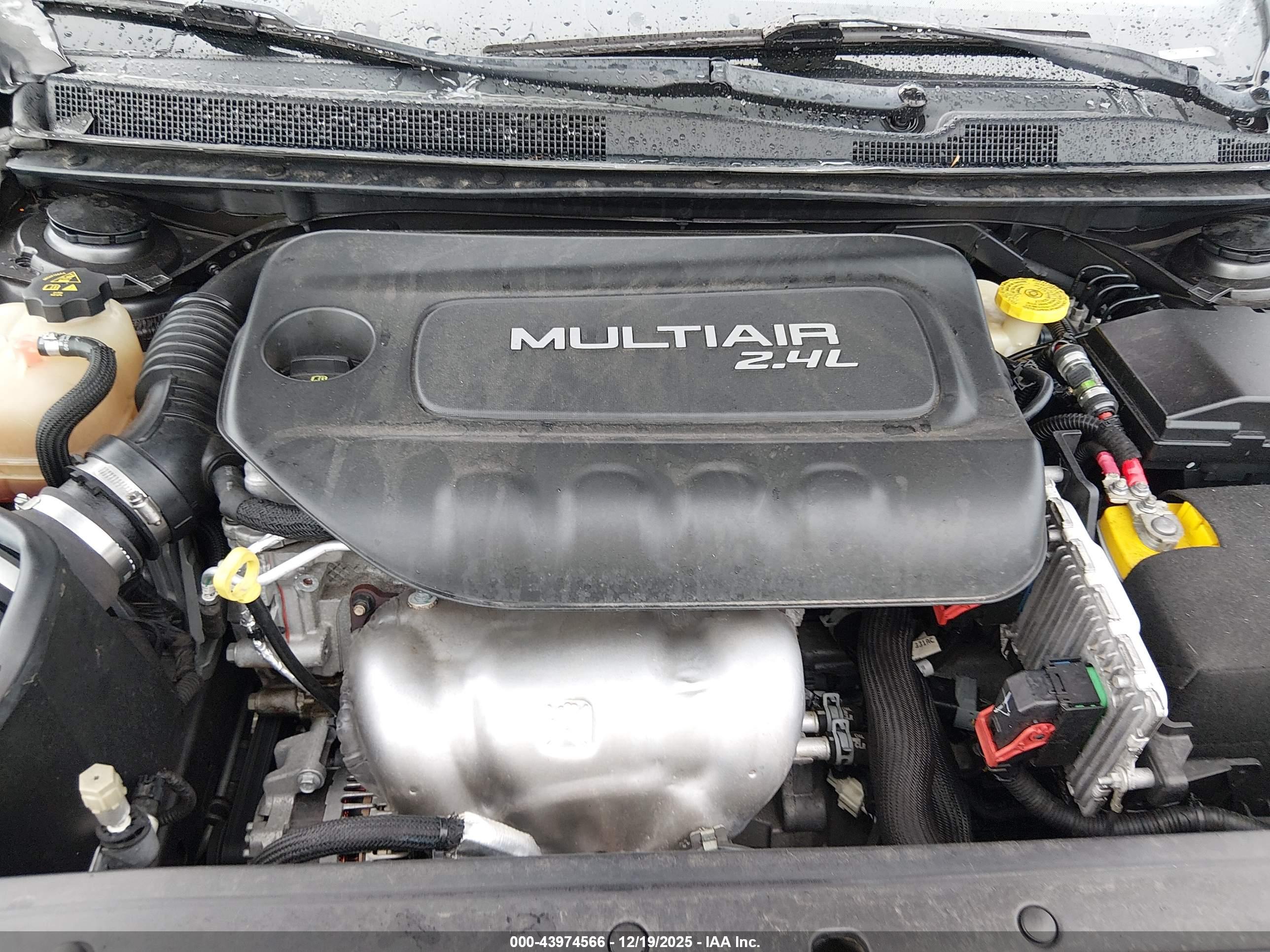 CHRYSLER 200 image 10