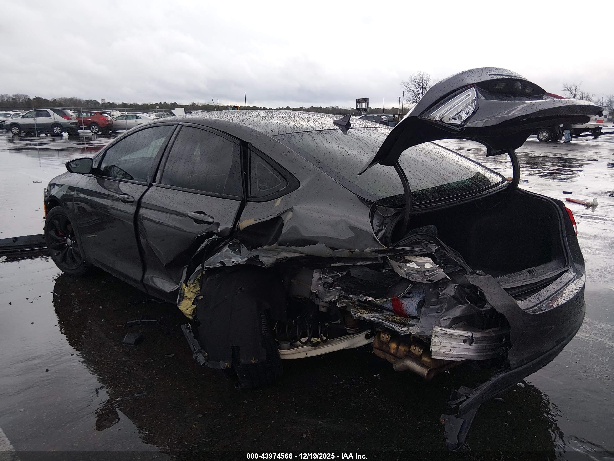 CHRYSLER 200 image 3