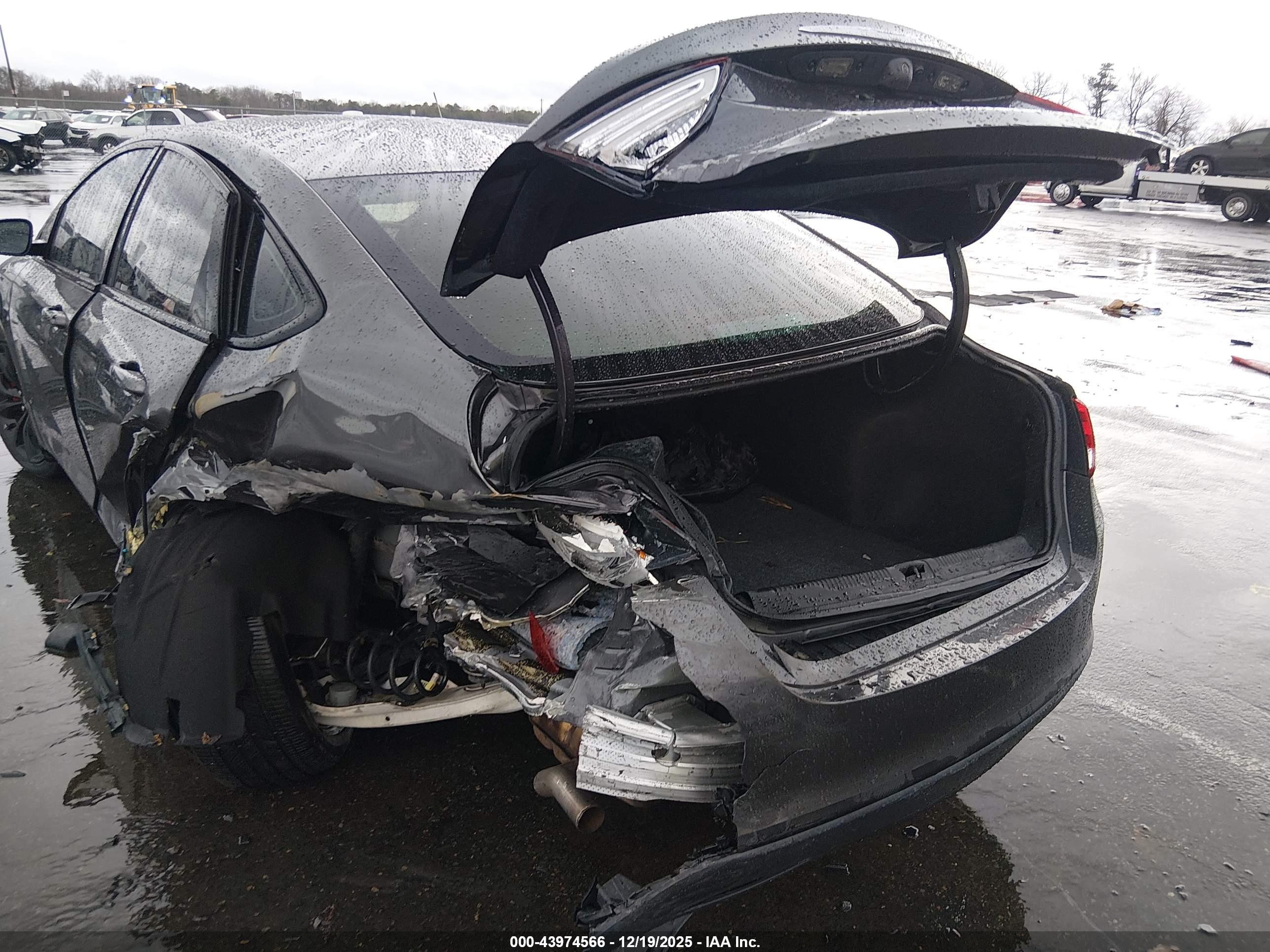 CHRYSLER 200 image 6