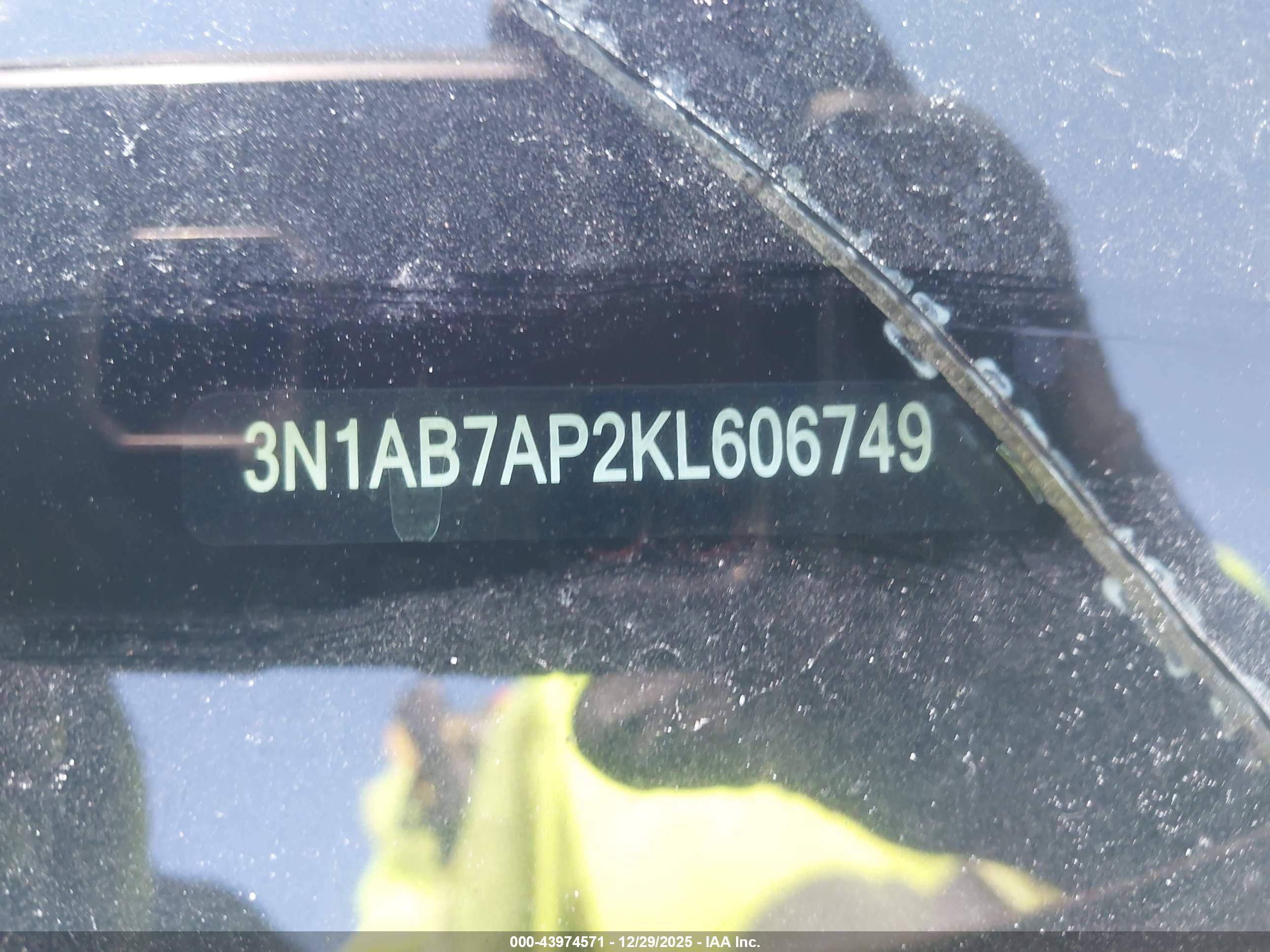 NISSAN SENTRA image 9