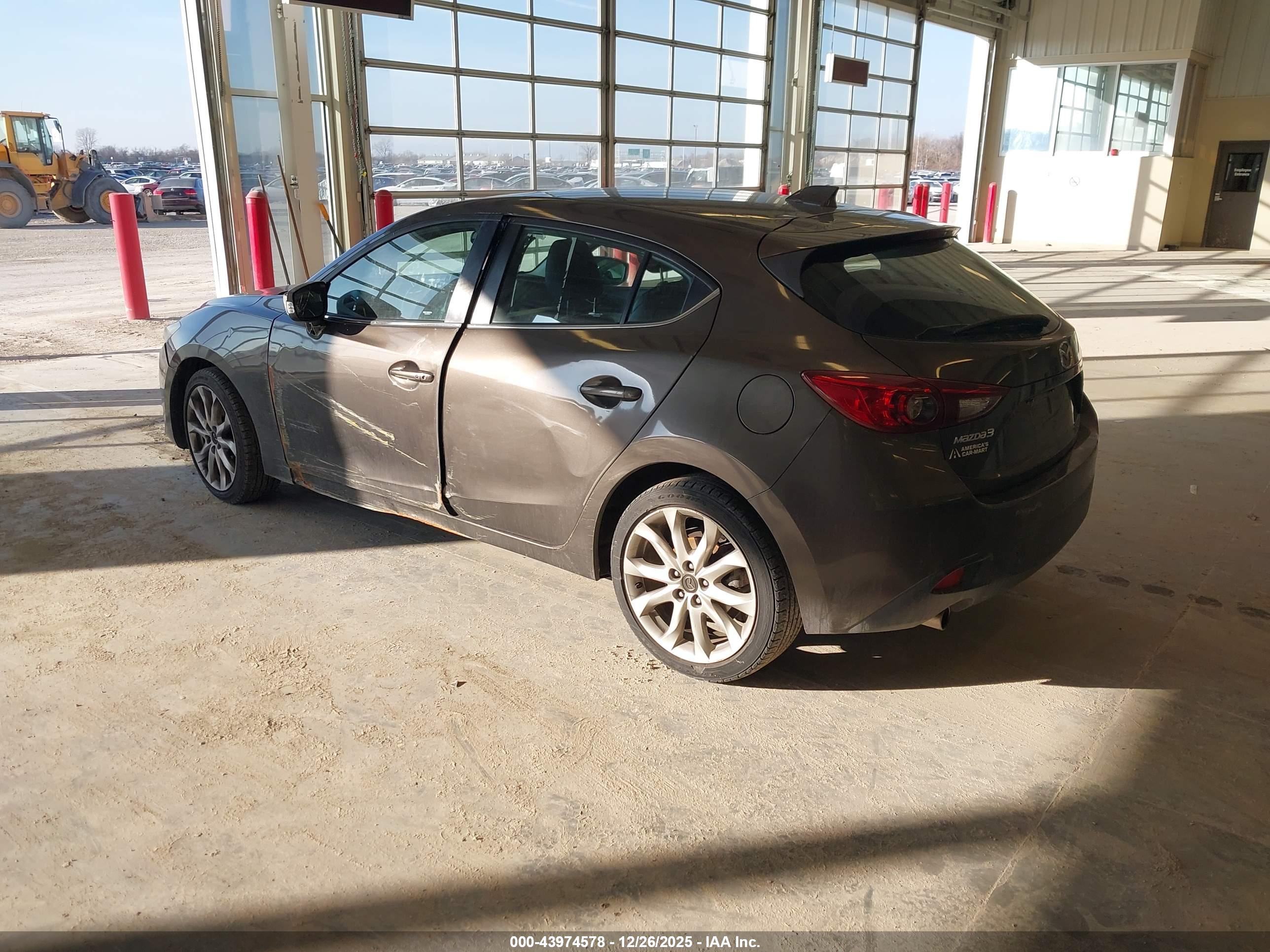MAZDA MAZDA3 image 3