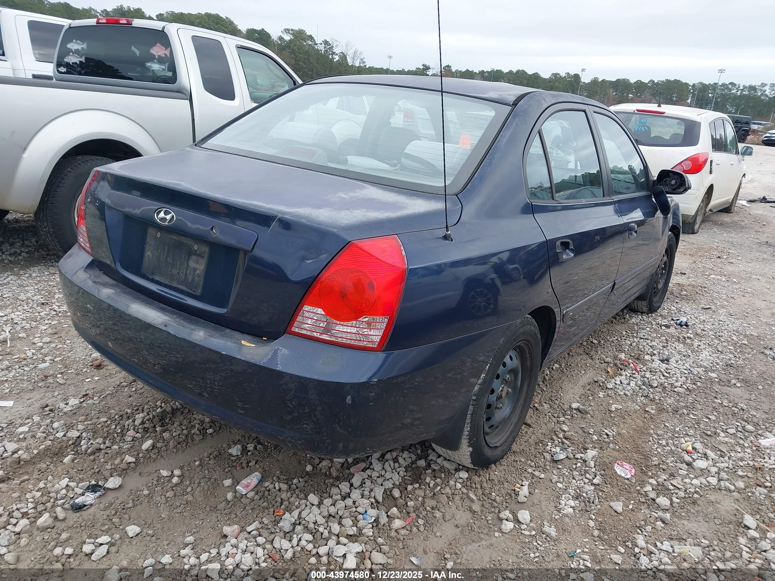 HYUNDAI ELANTRA image 4