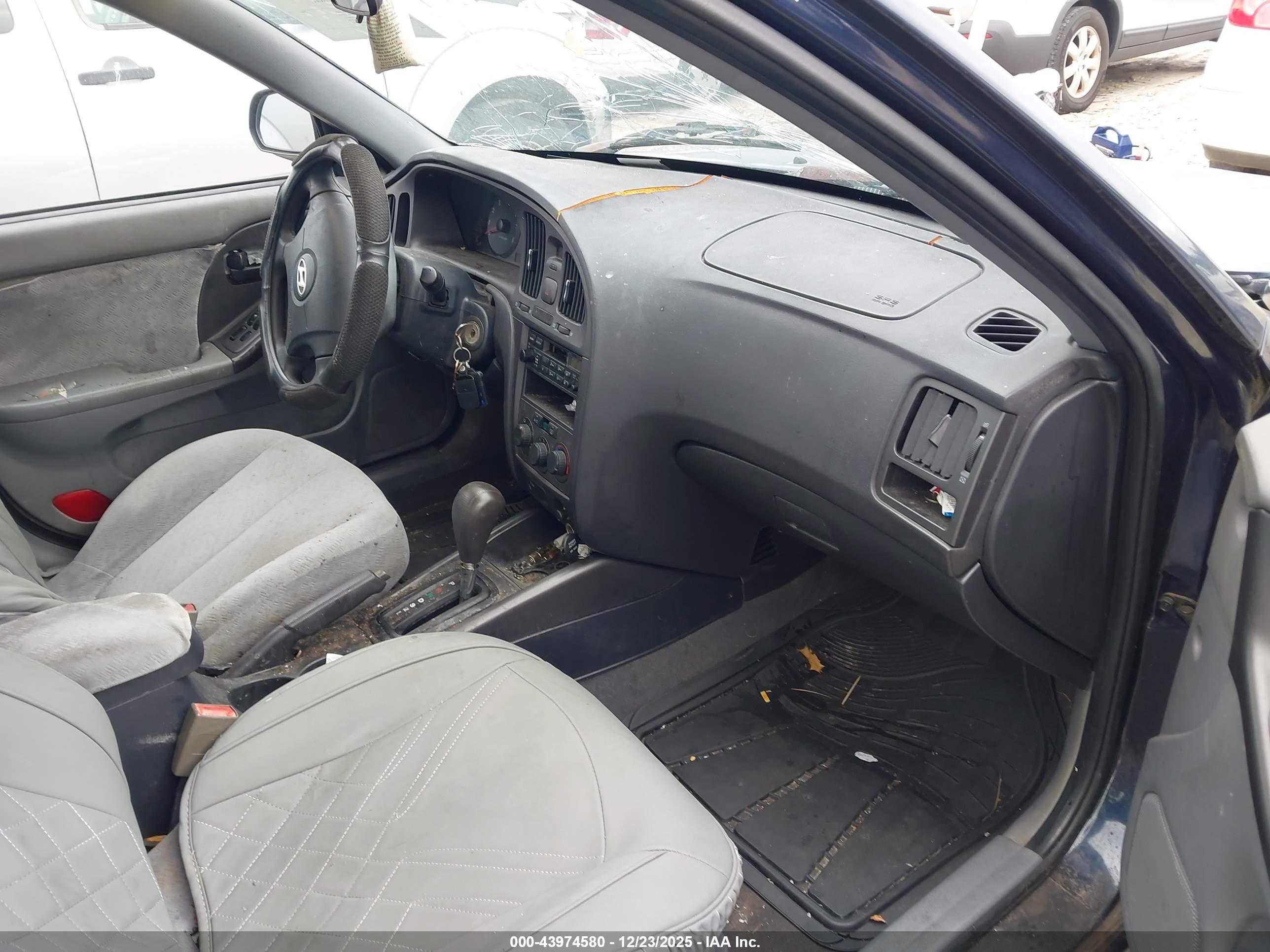 HYUNDAI ELANTRA image 5