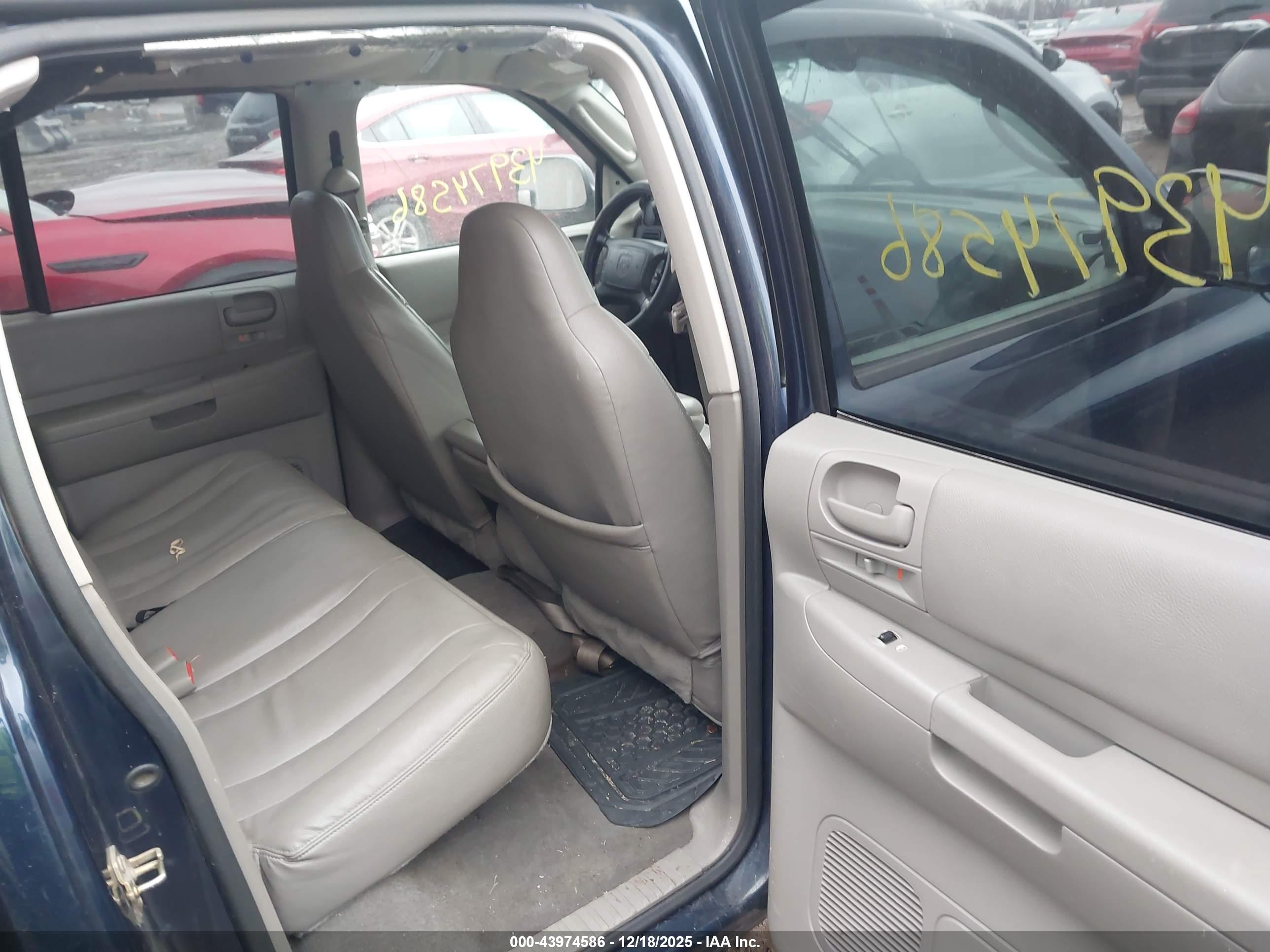 DODGE DAKOTA image 8