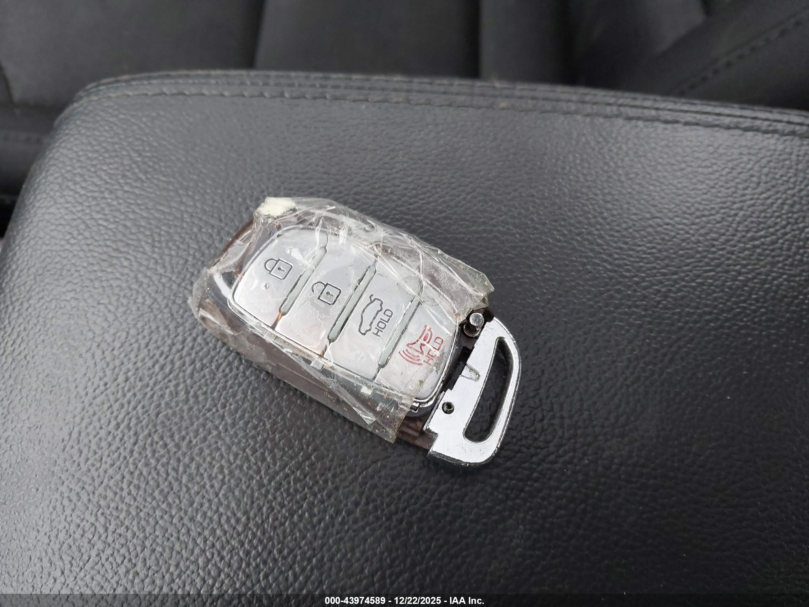 HYUNDAI ELANTRA image 11