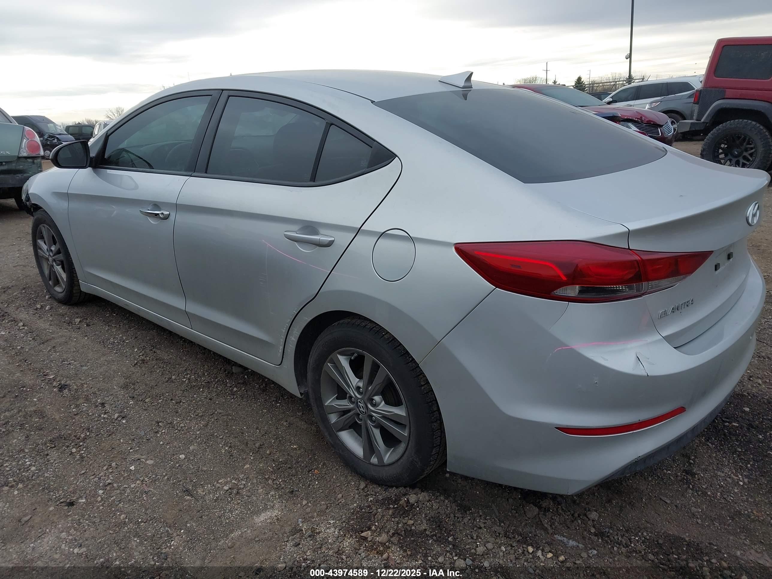 HYUNDAI ELANTRA image 3