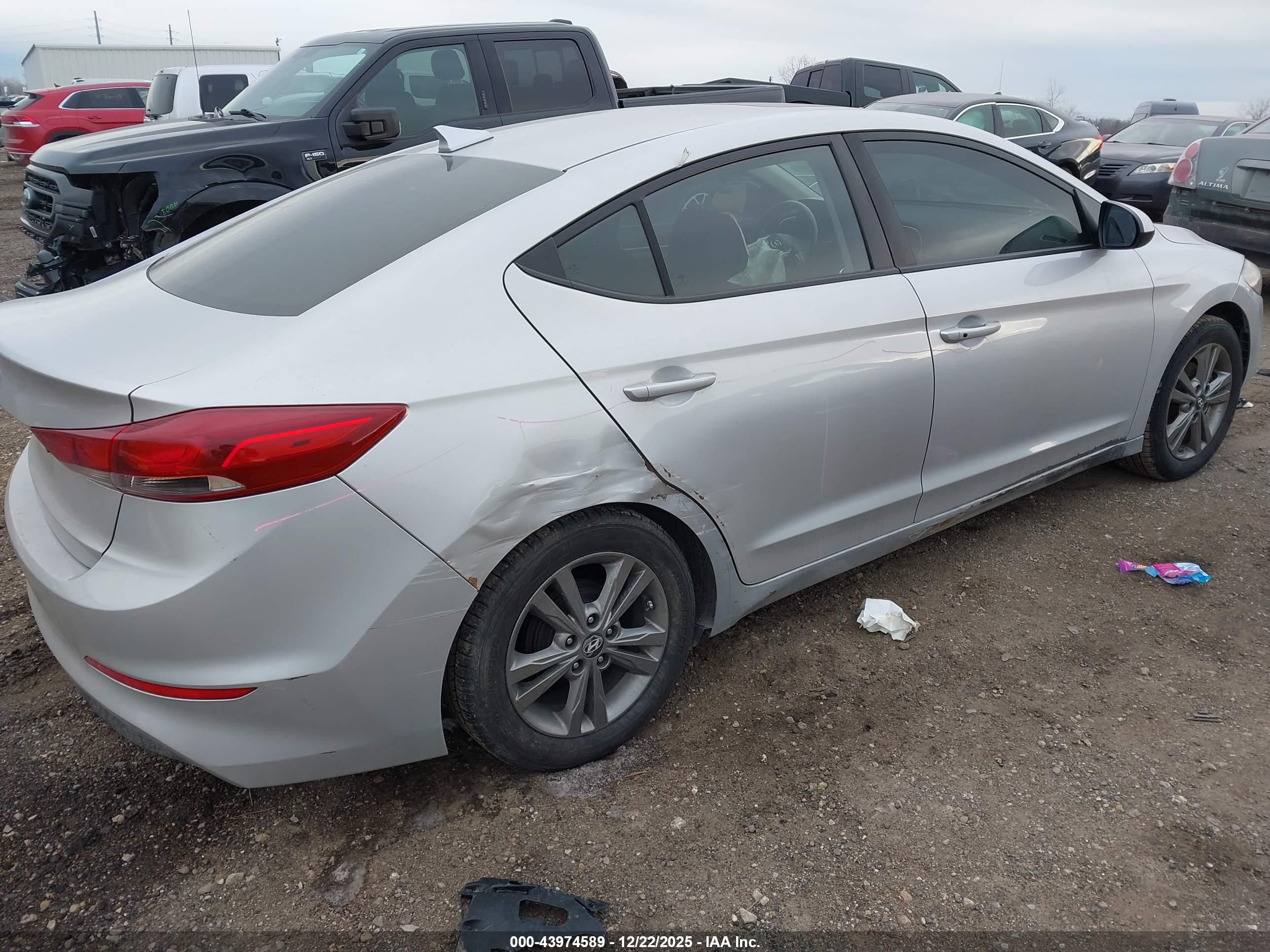 HYUNDAI ELANTRA image 4