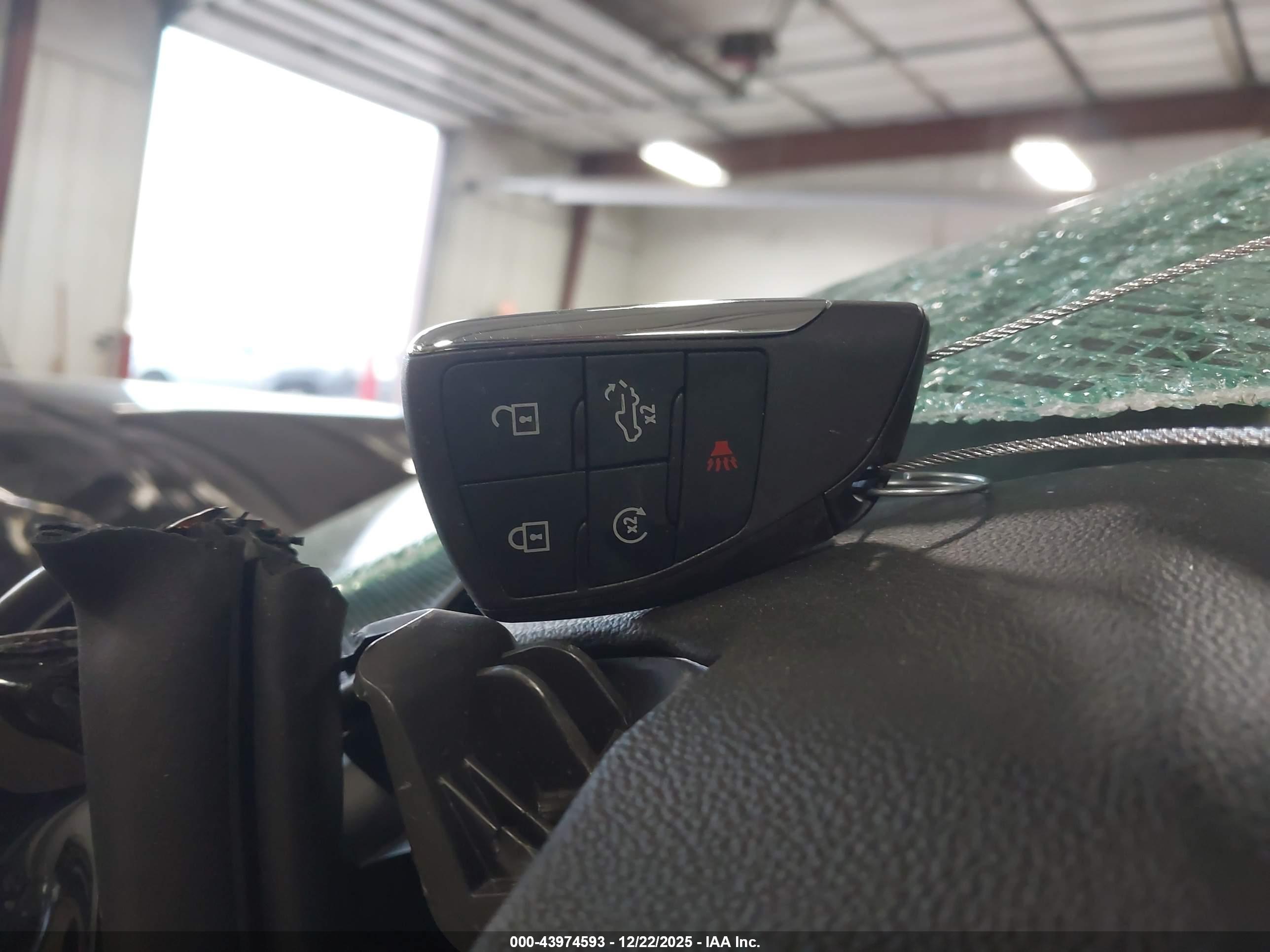 GMC SIERRA image 11