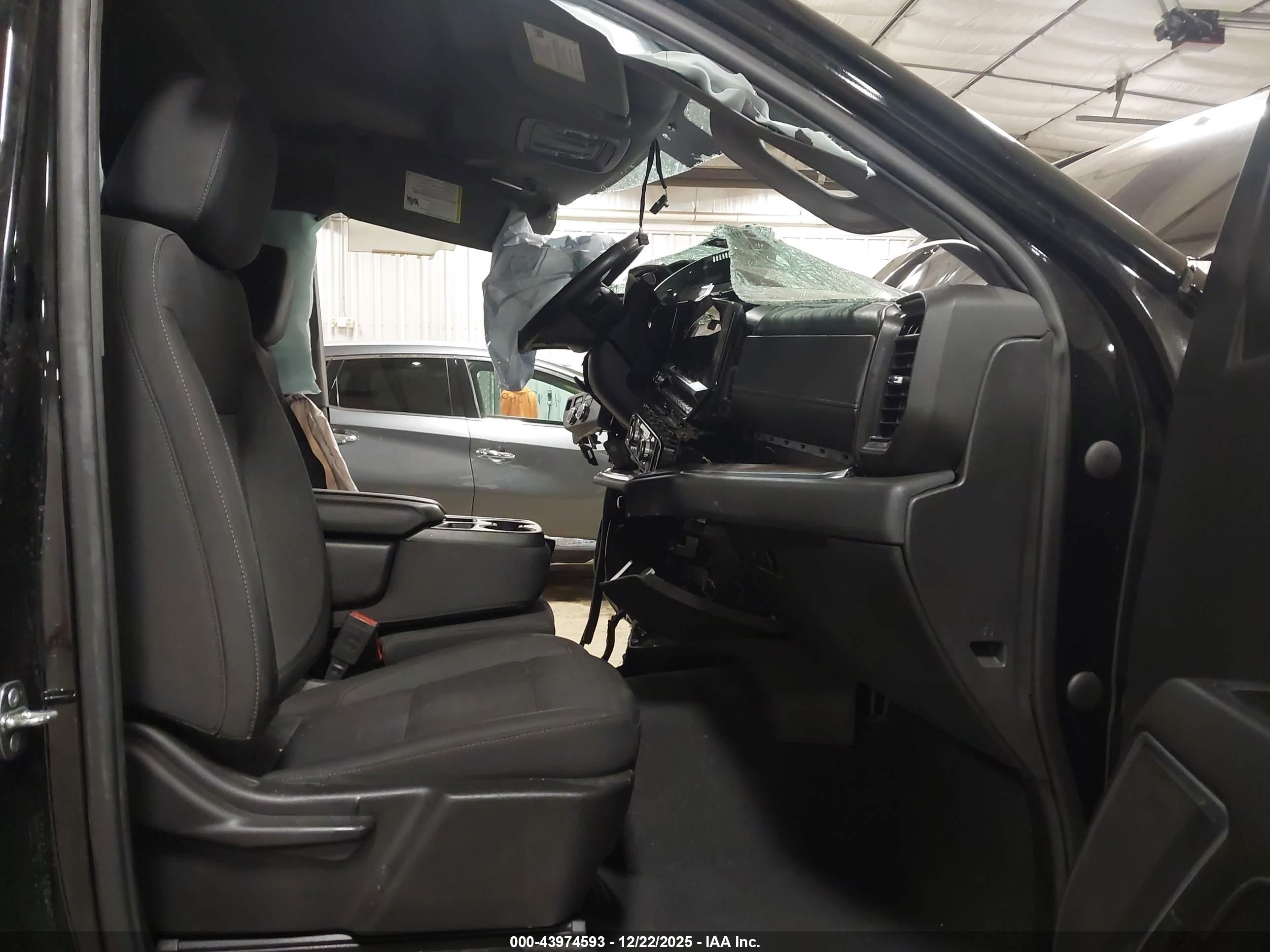 GMC SIERRA image 5