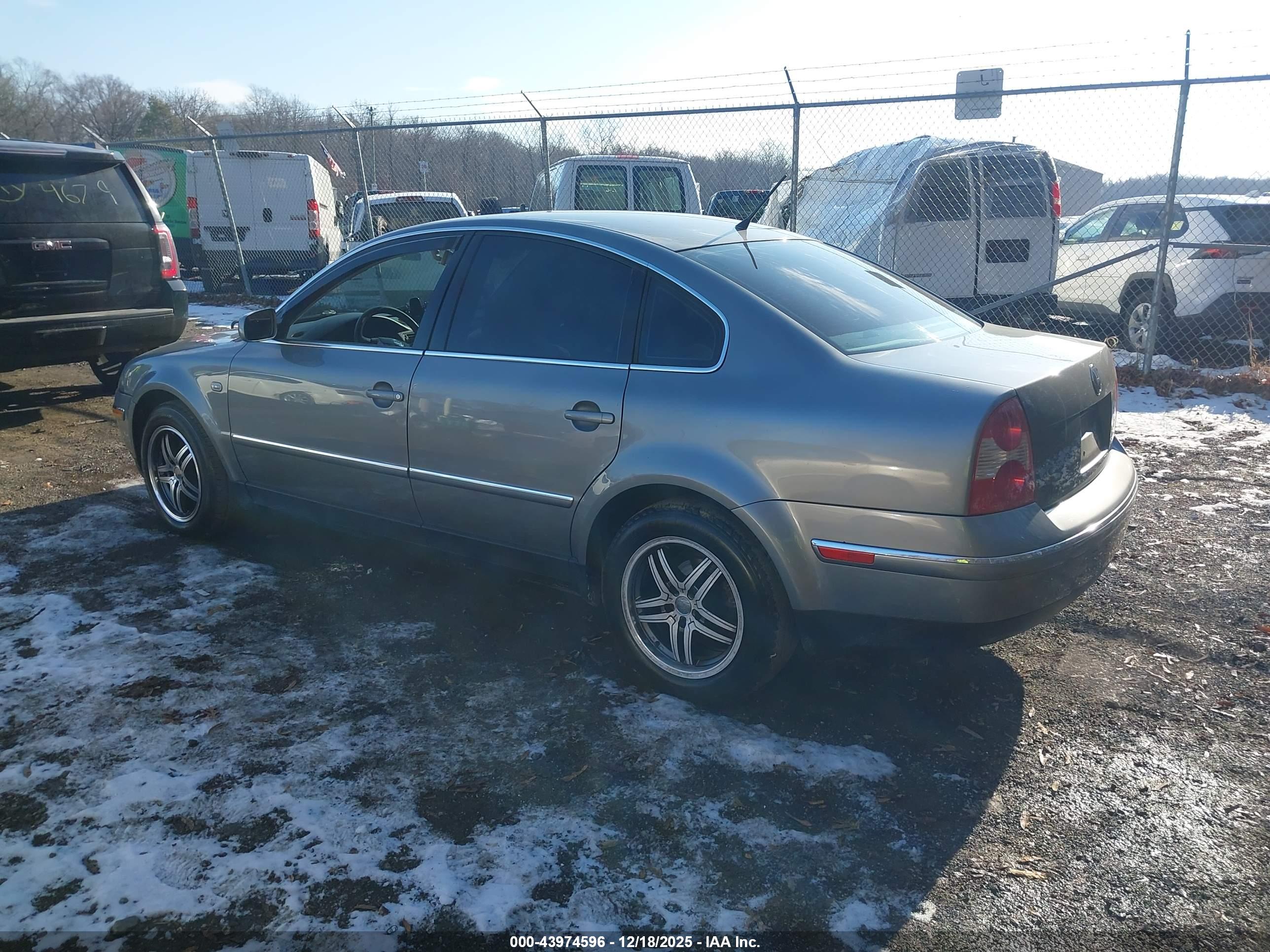 VOLKSWAGEN PASSAT image 3