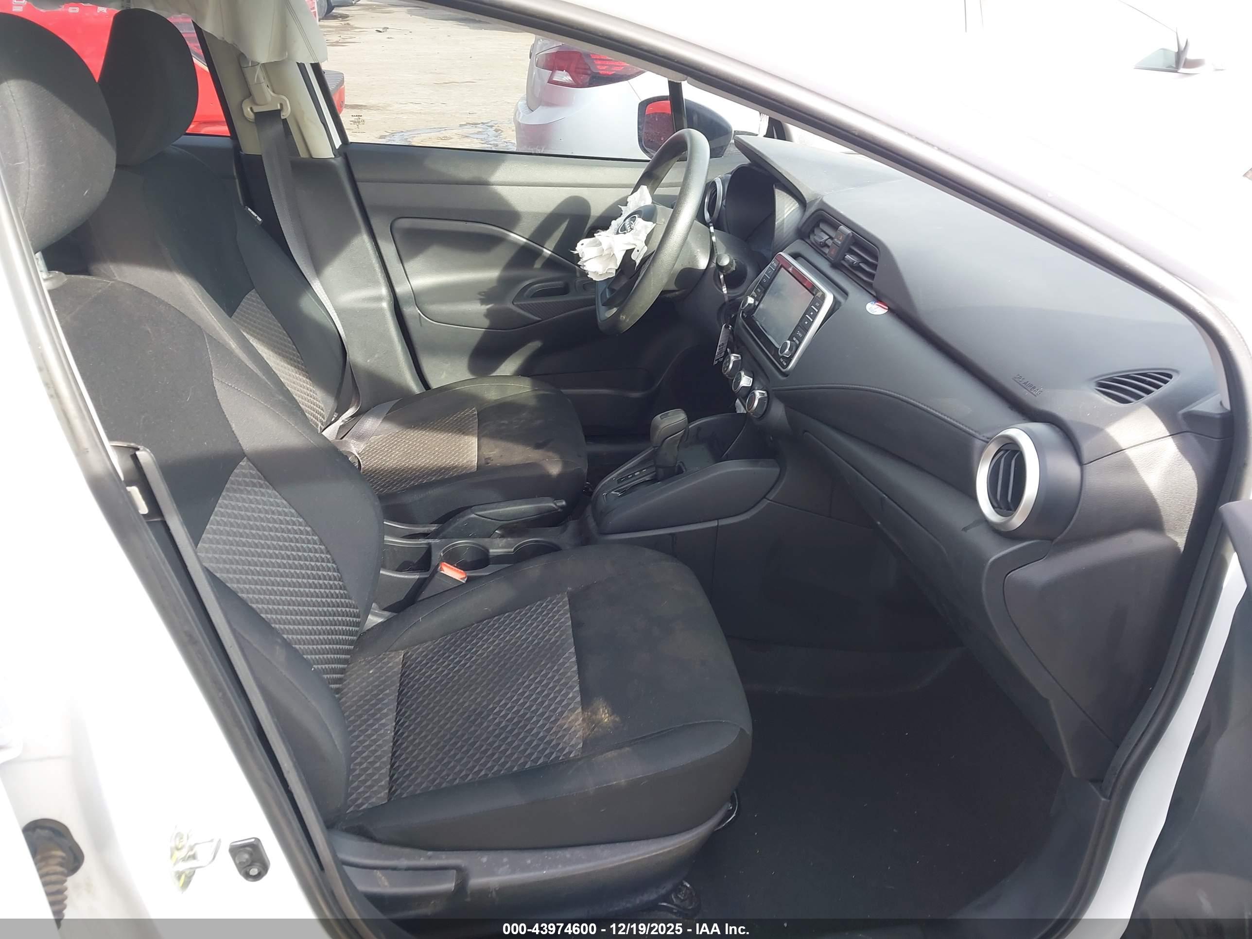 NISSAN VERSA image 5