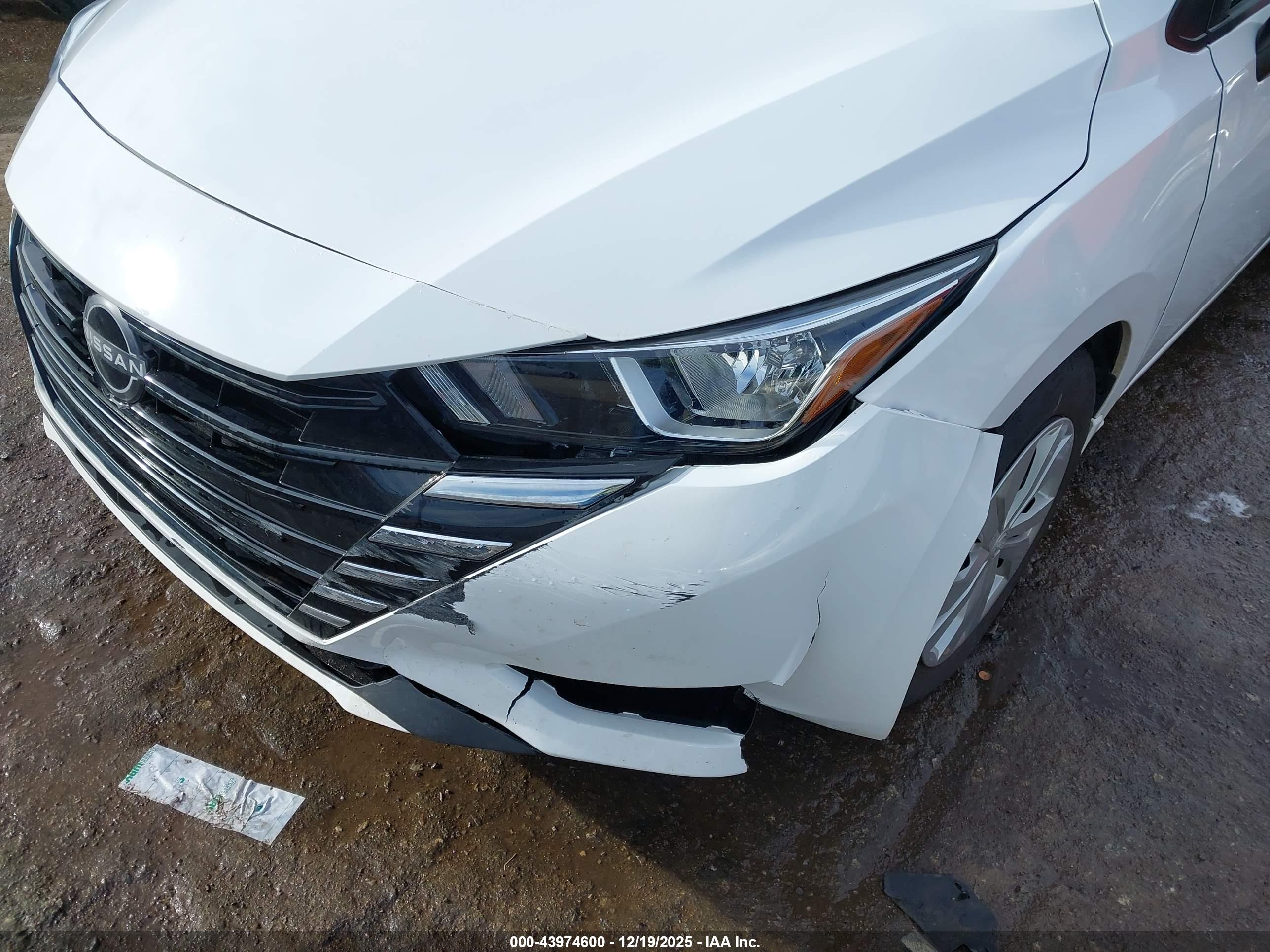 NISSAN VERSA image 6