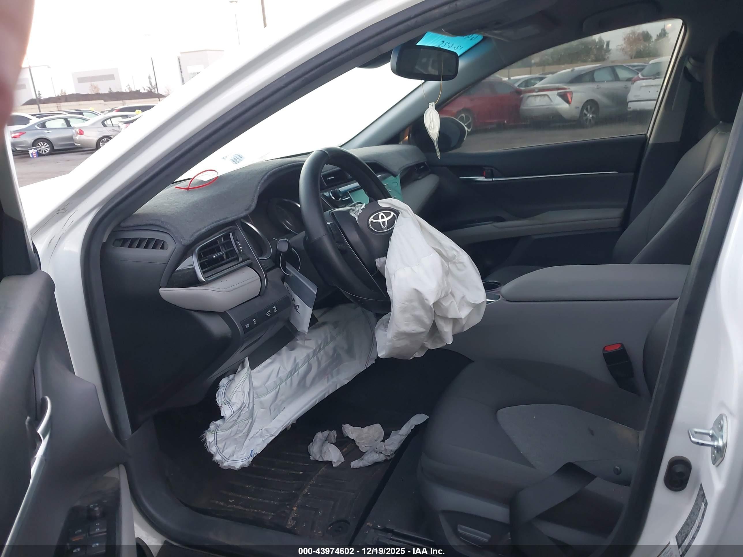 TOYOTA CAMRY image 5