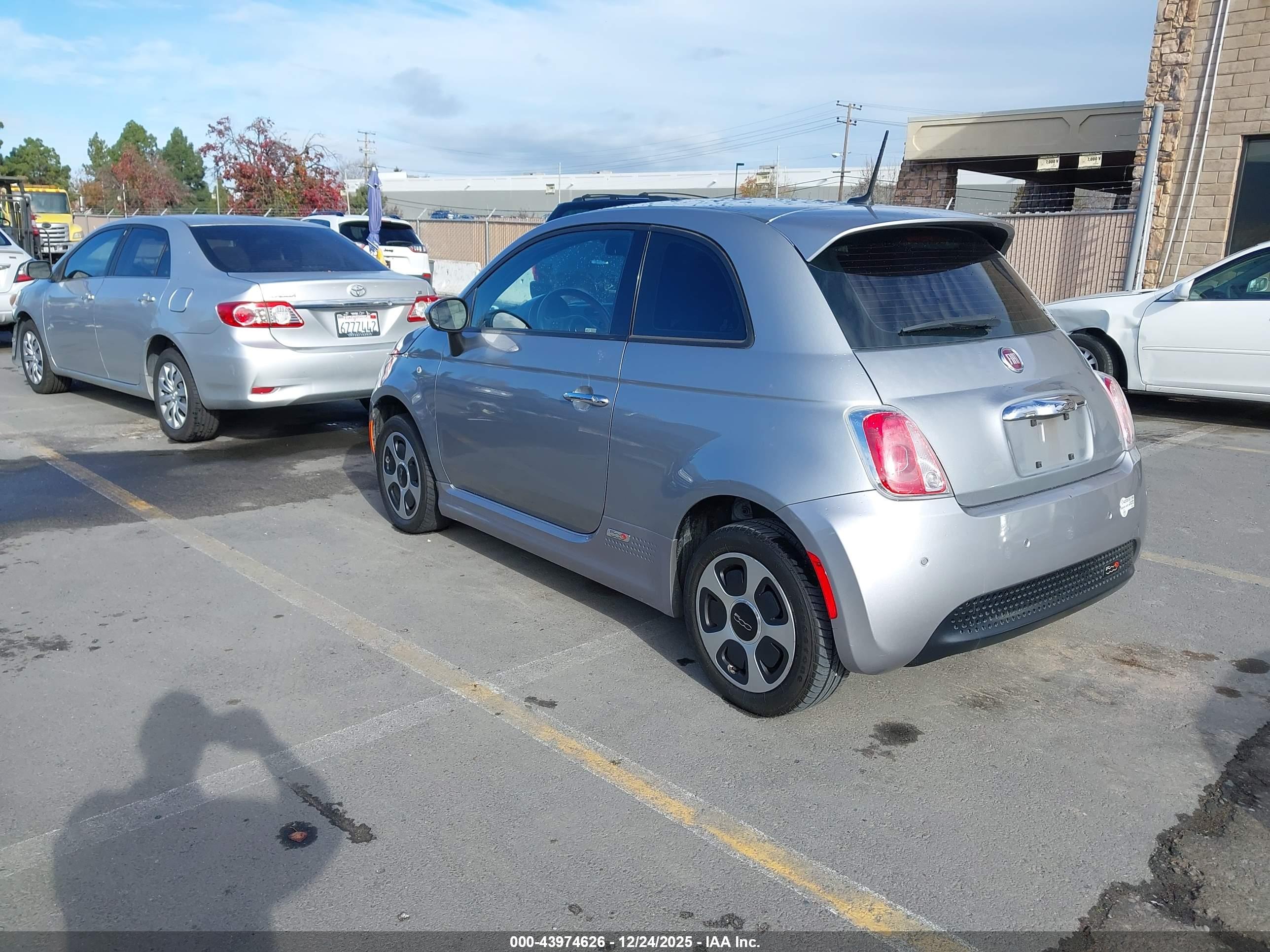 FIAT 500E image 3