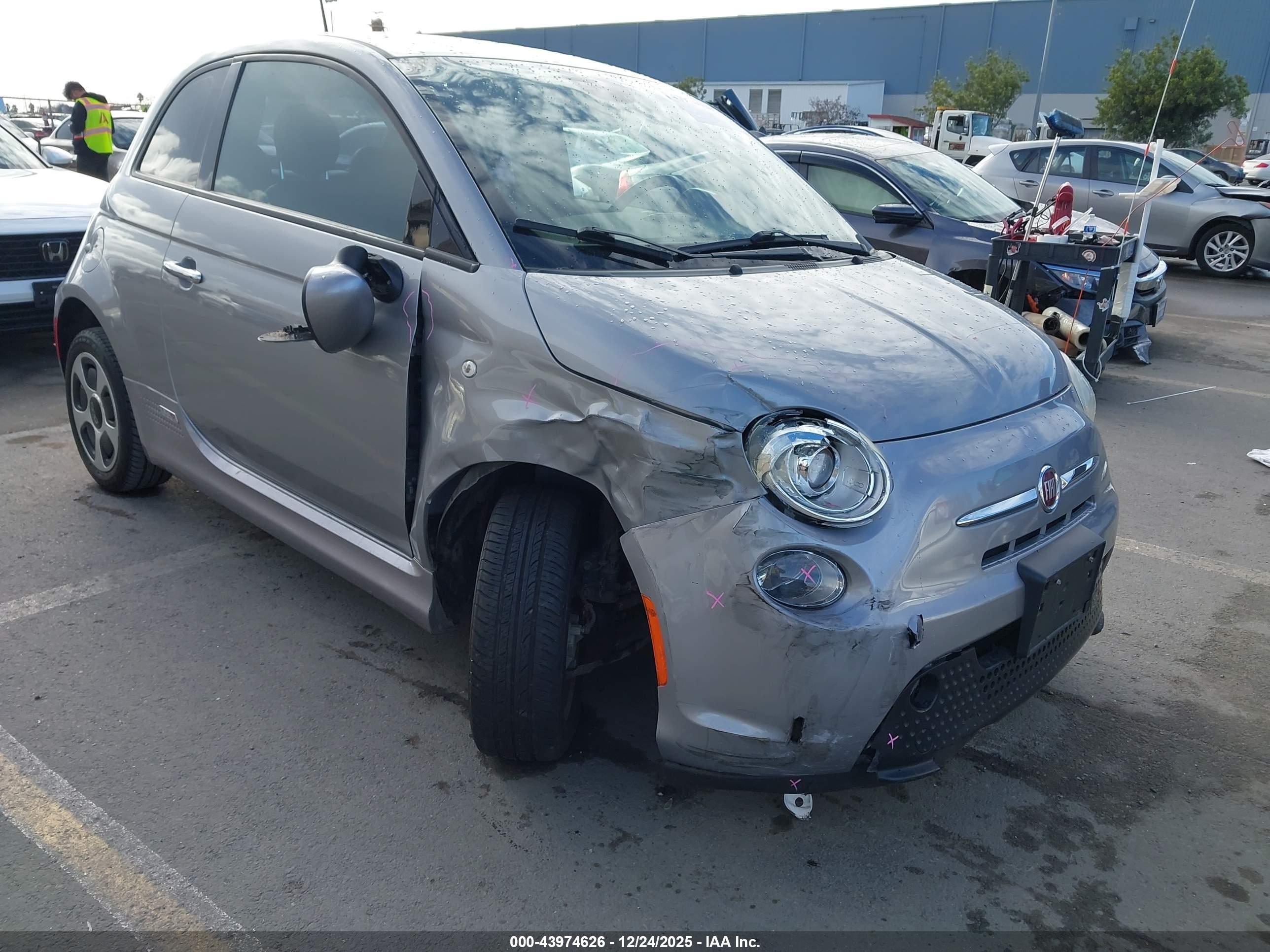 FIAT 500E image 6