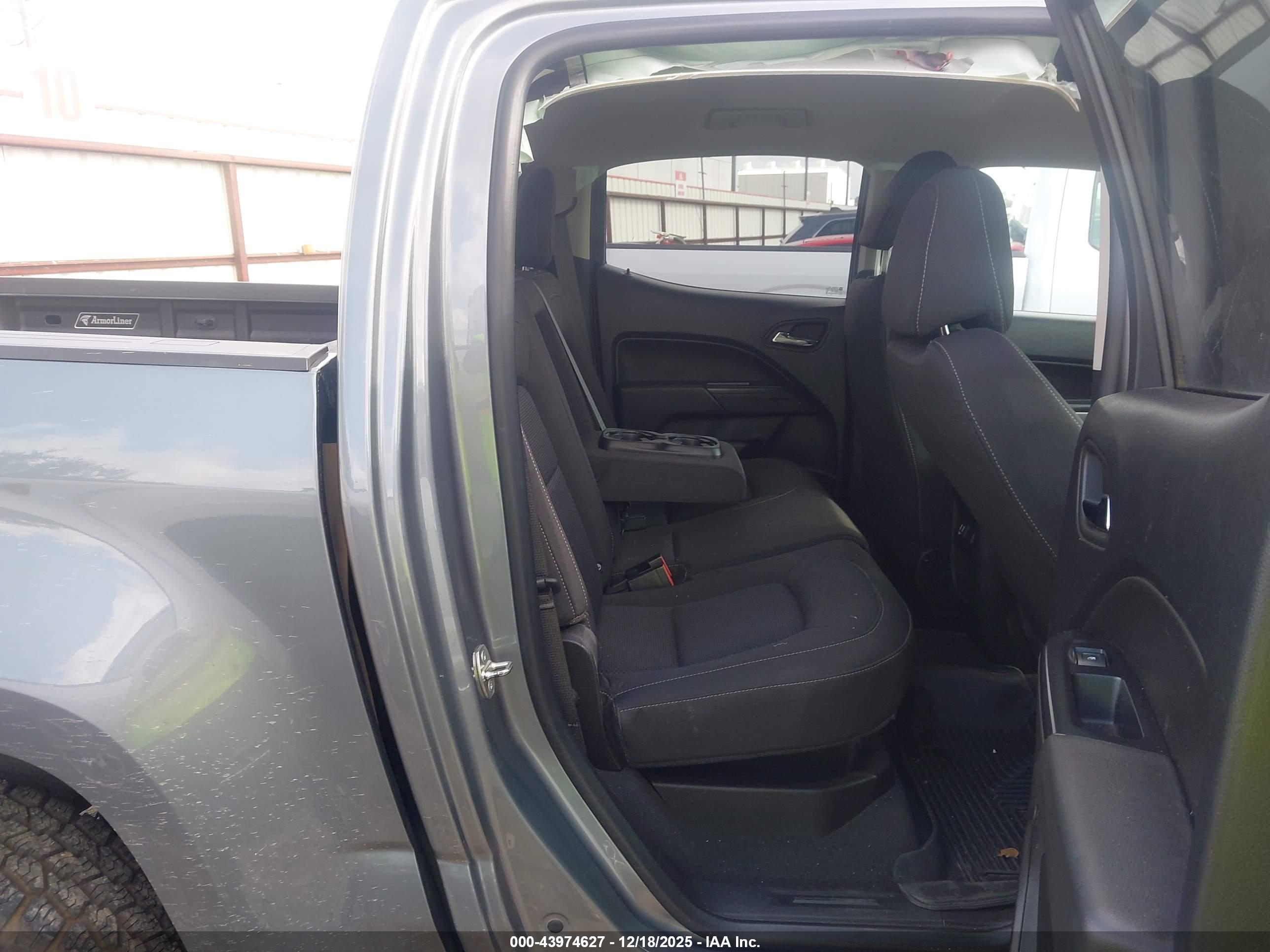 CHEVROLET COLORADO image 8