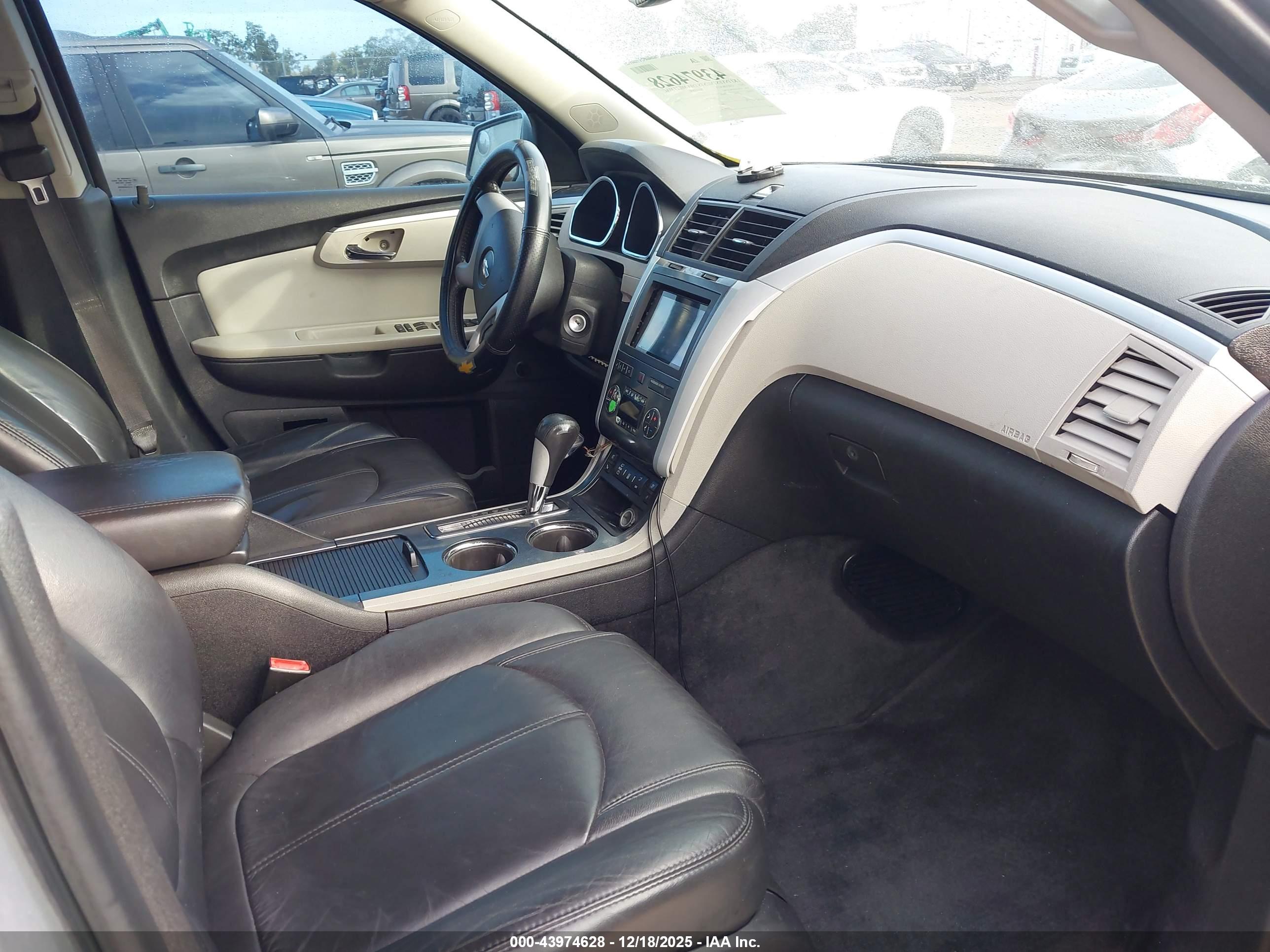 CHEVROLET TRAVERSE image 5