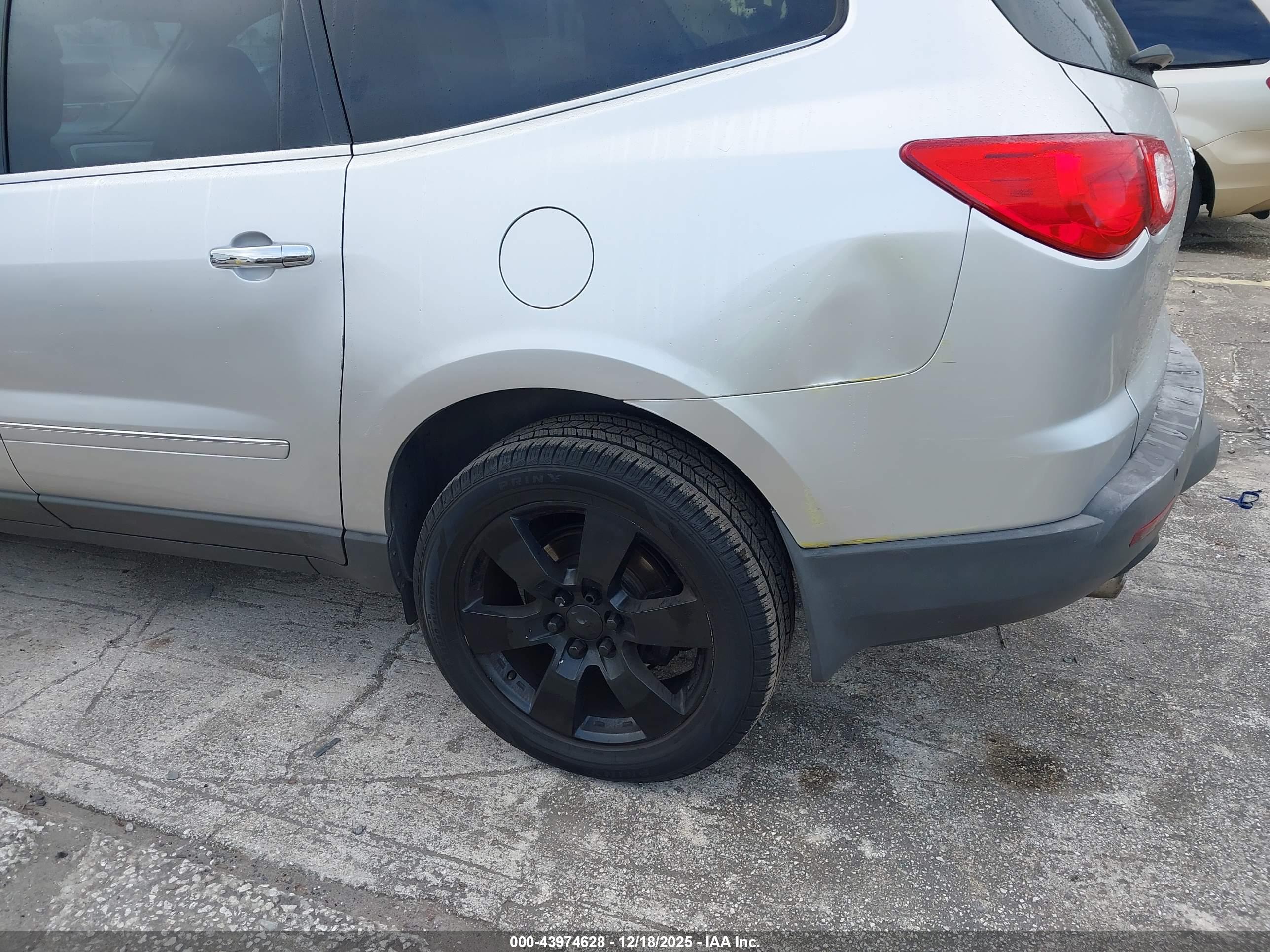 CHEVROLET TRAVERSE image 6