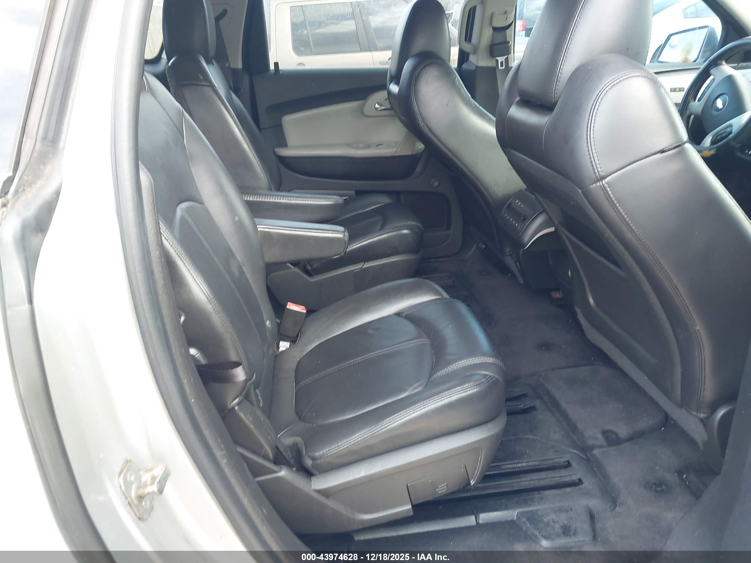 CHEVROLET TRAVERSE image 8