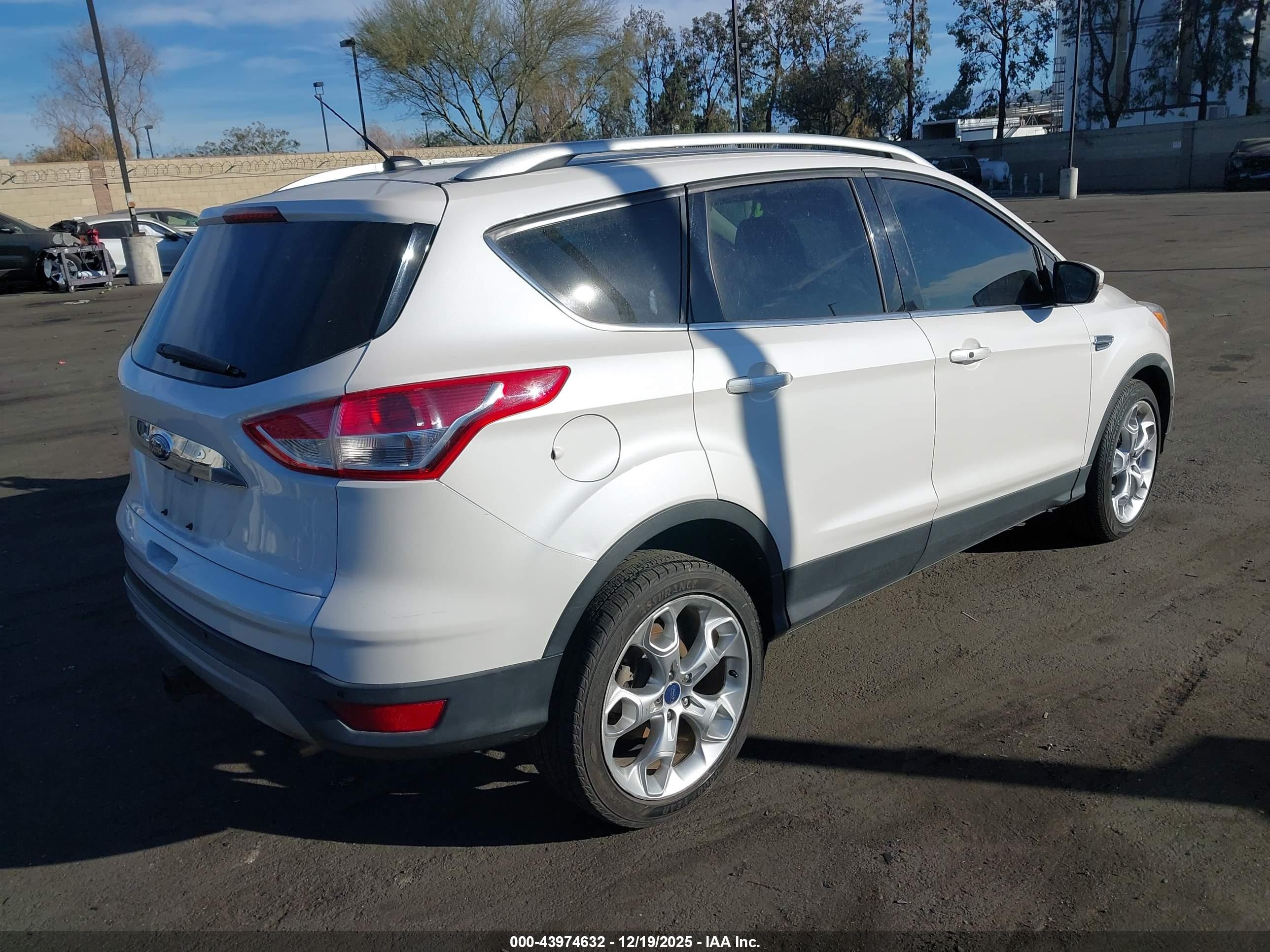 FORD ESCAPE image 4