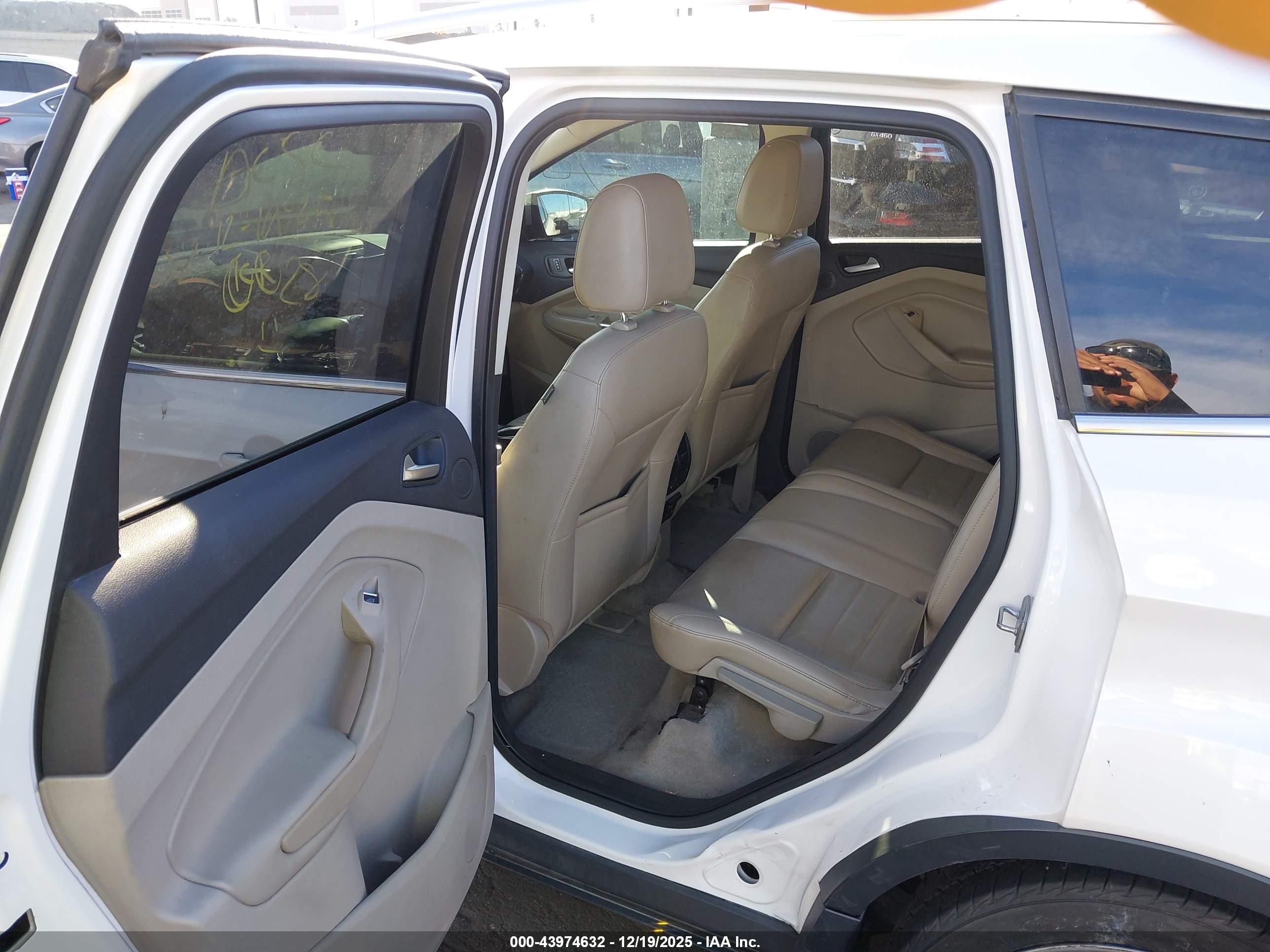 FORD ESCAPE image 8