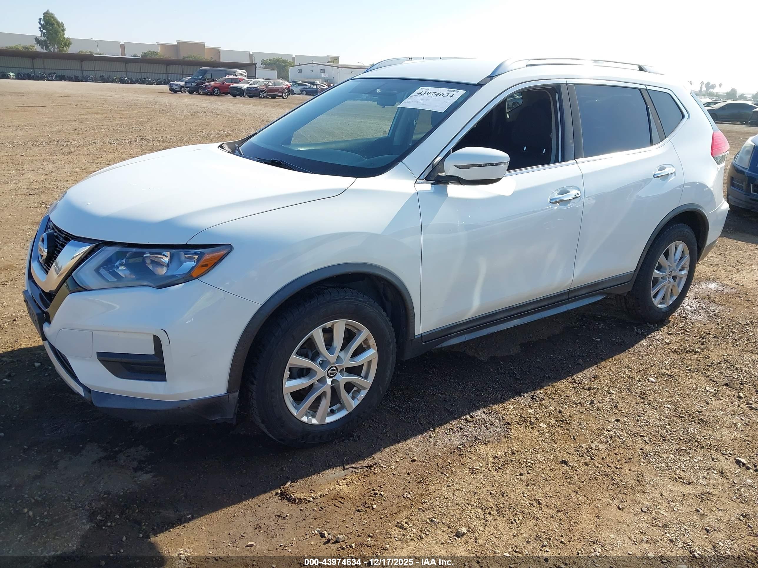 NISSAN ROGUE image 2