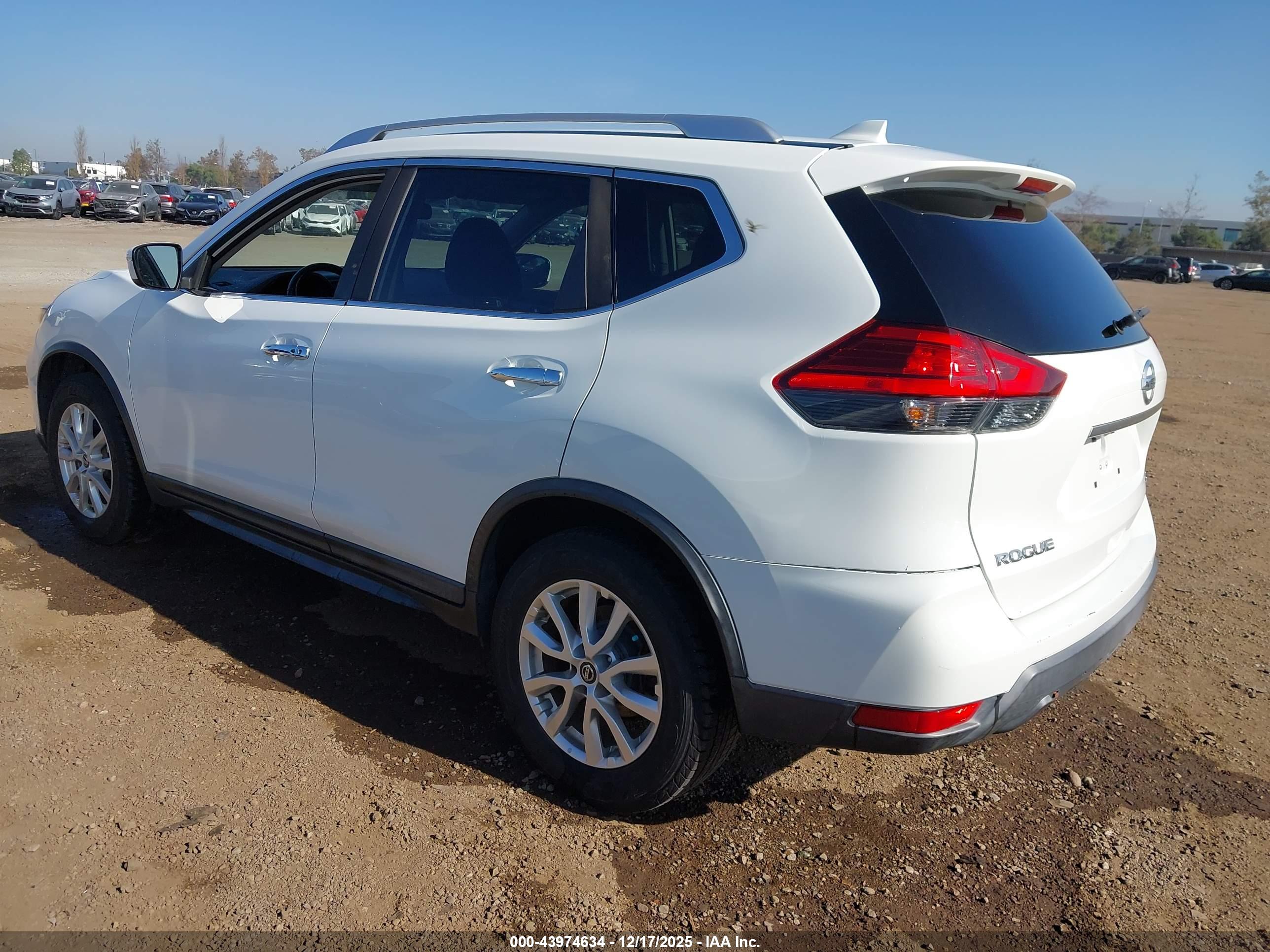 NISSAN ROGUE image 3