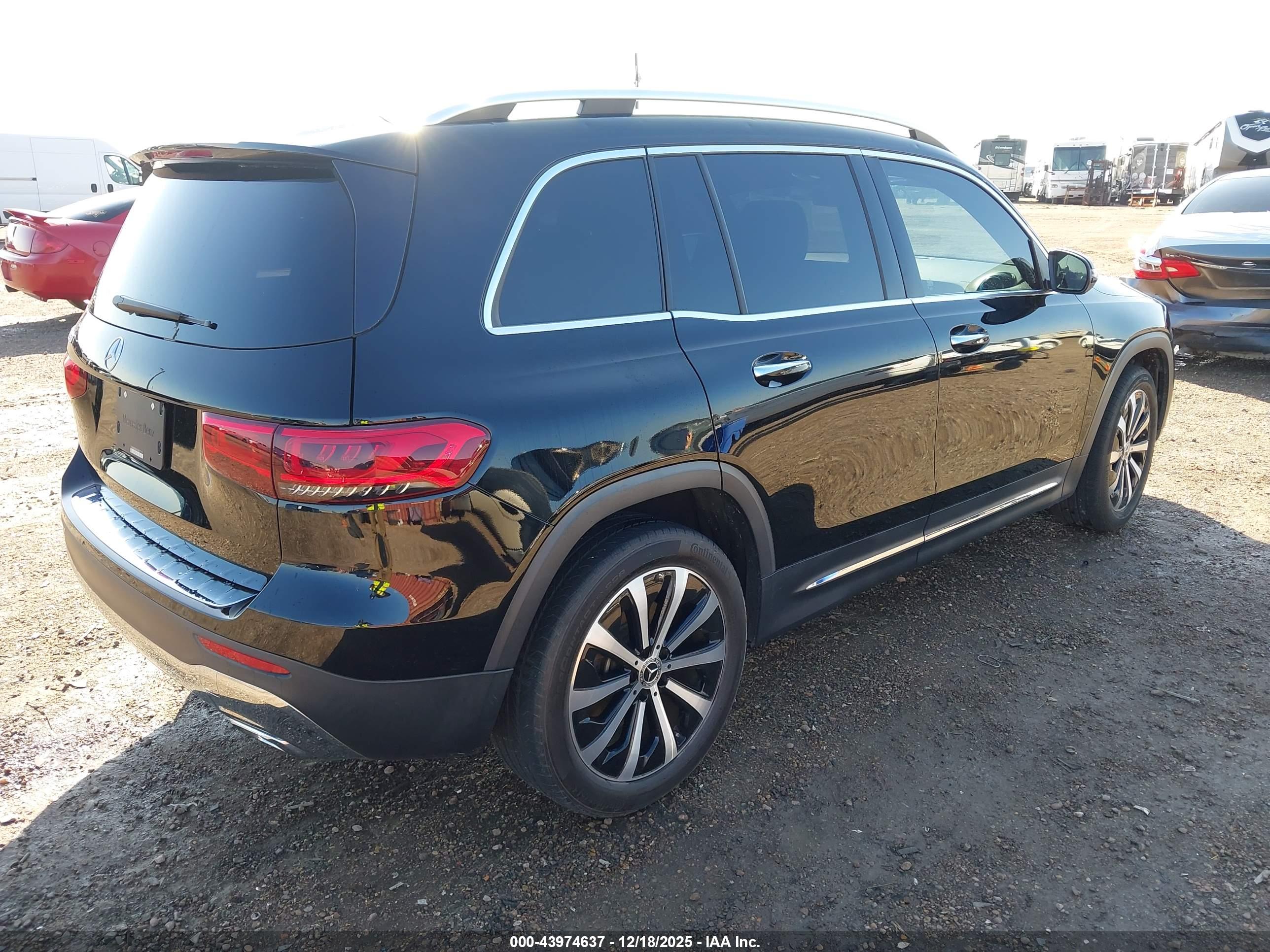 MERCEDES-BENZ GLB image 4
