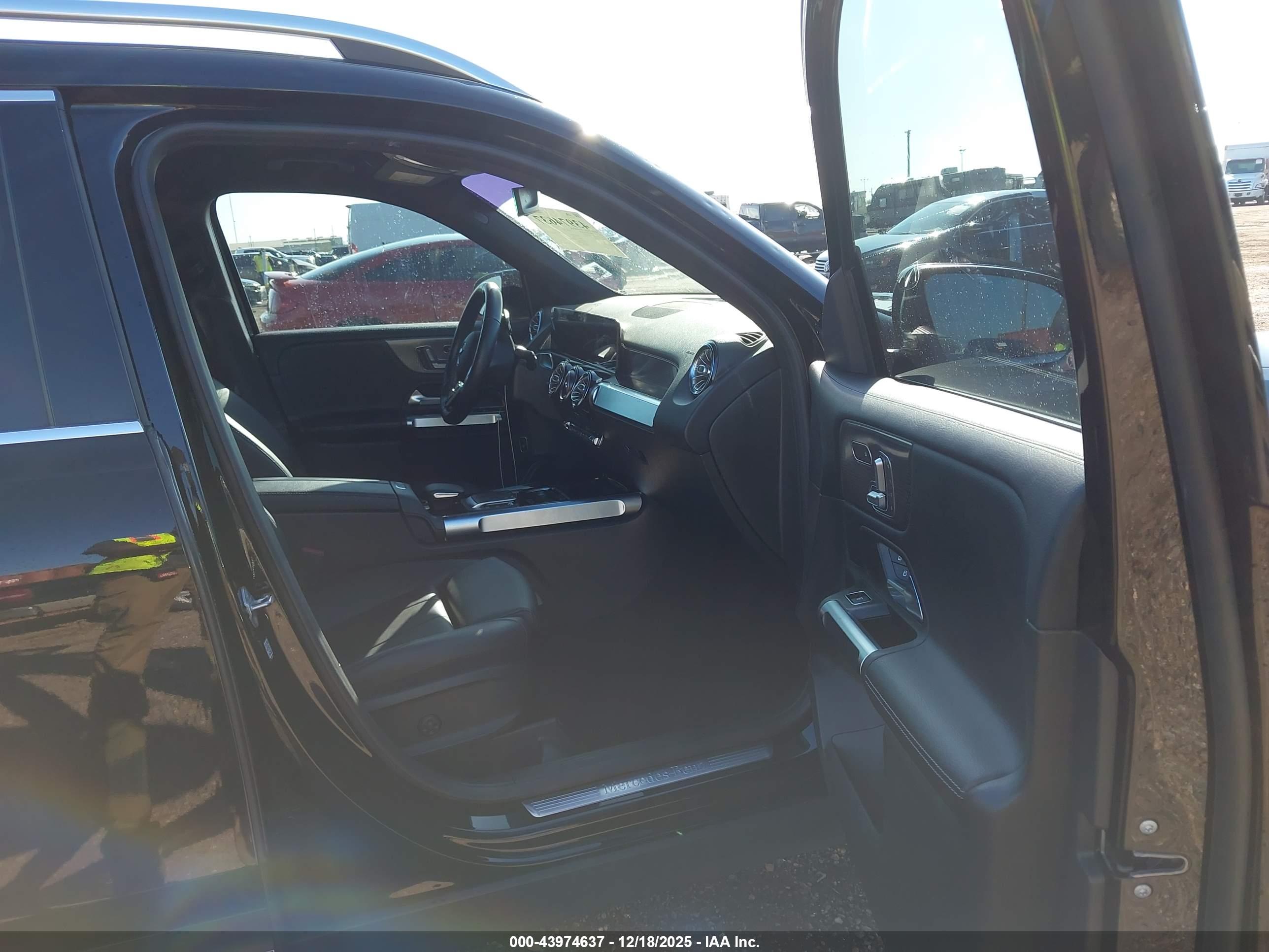 MERCEDES-BENZ GLB image 5