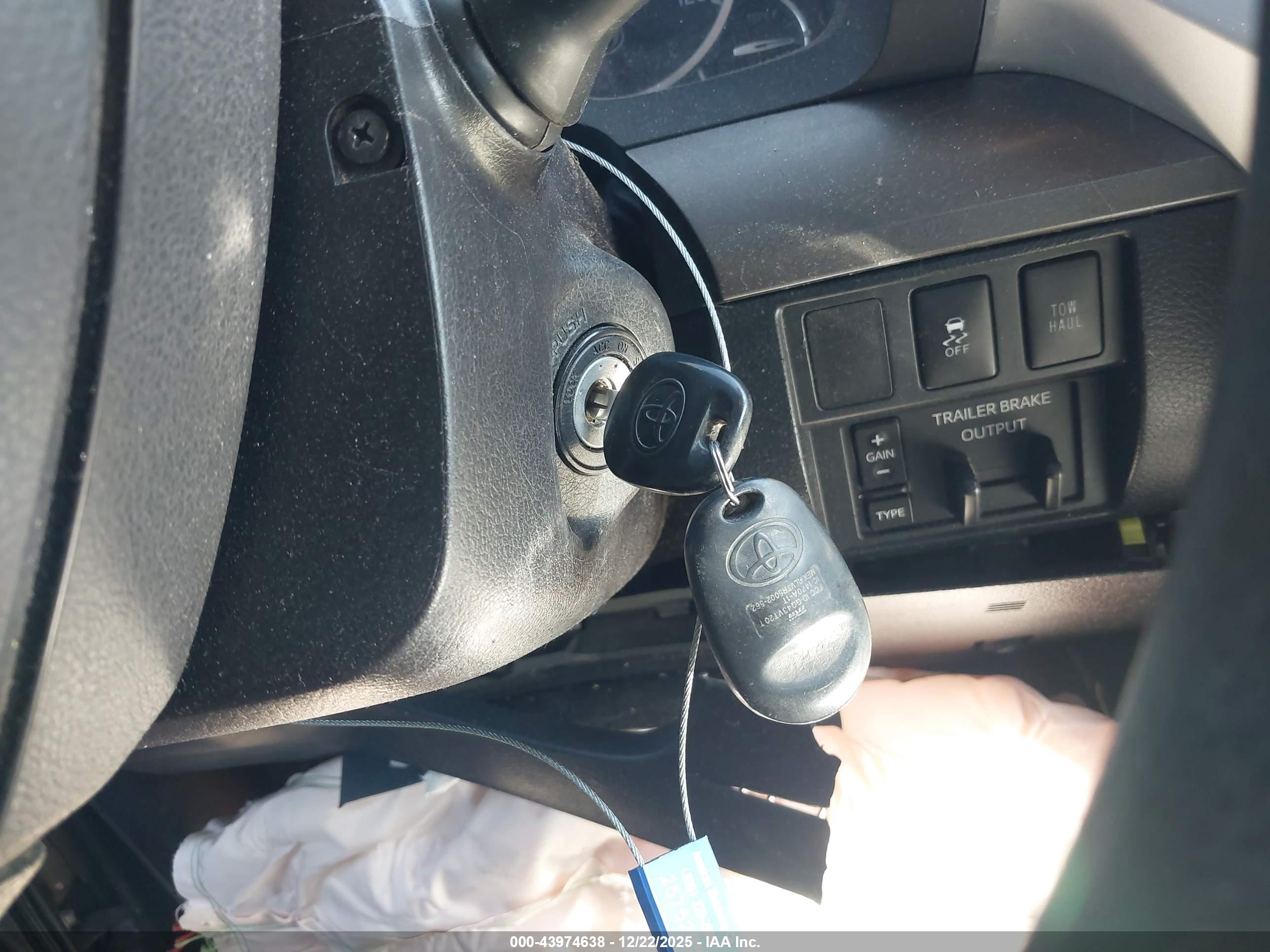 TOYOTA TUNDRA image 11